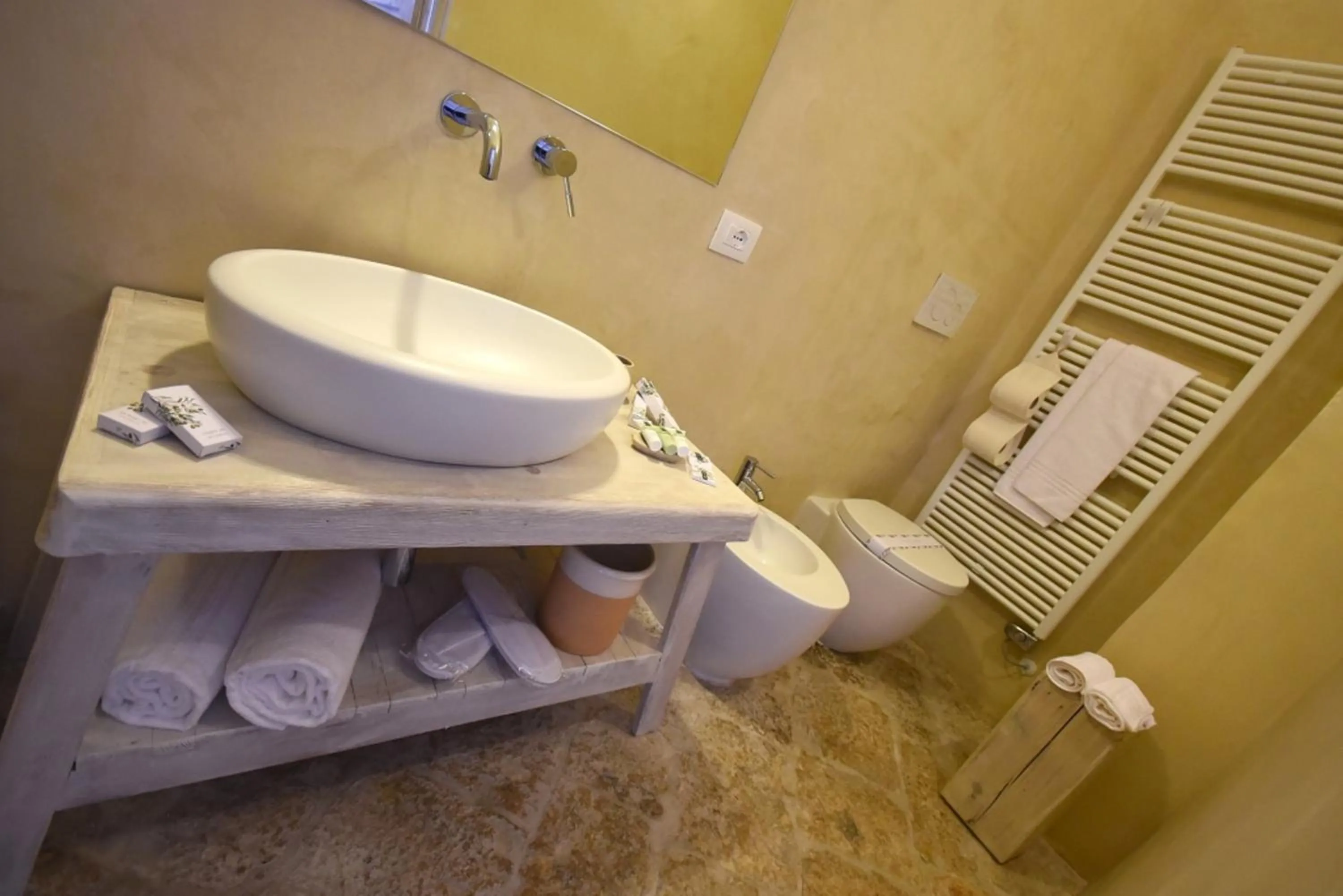 Bathroom in Palazzo Castriota