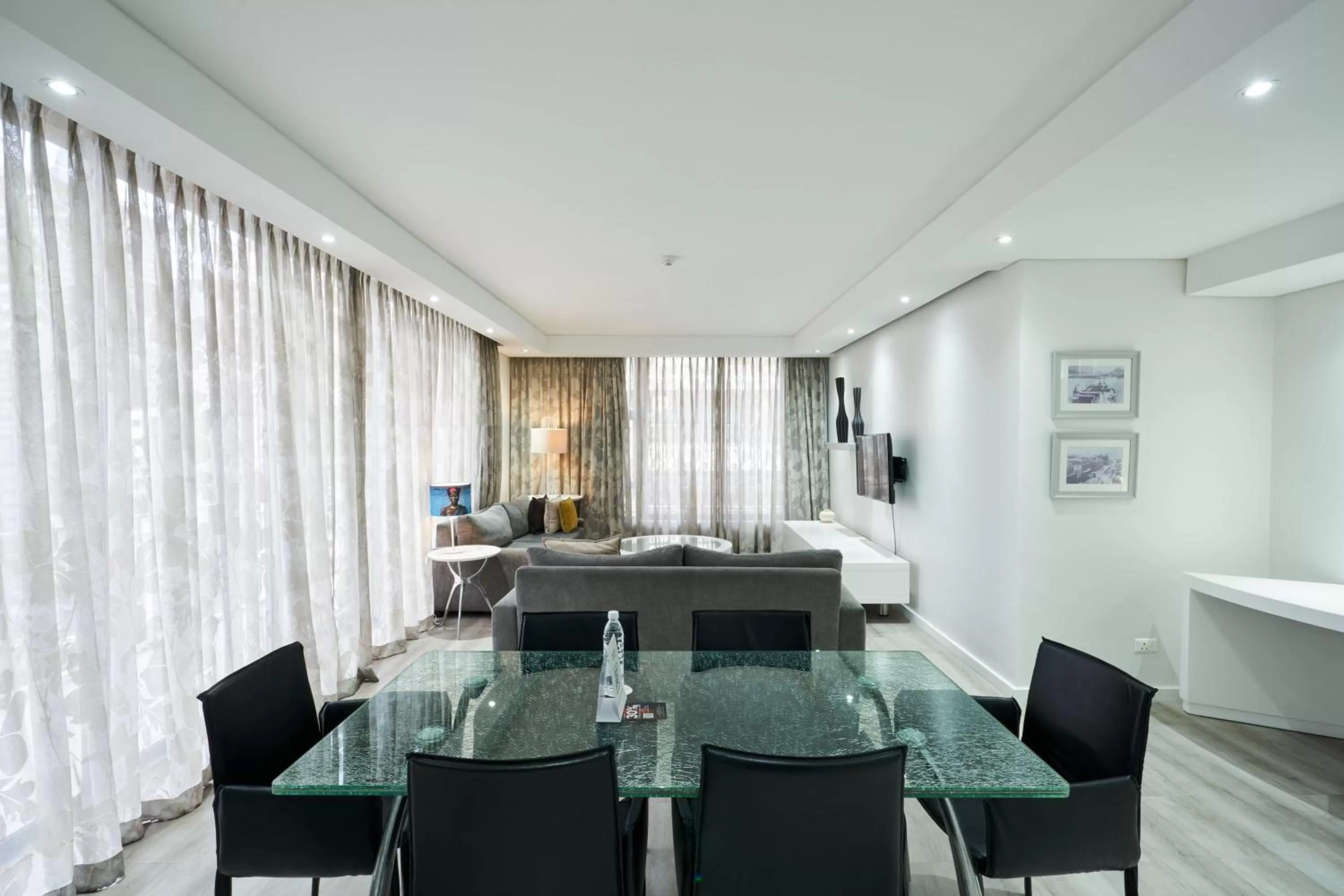 Photo of the whole room in Protea Hotel by Marriott Cape Town North Wharf