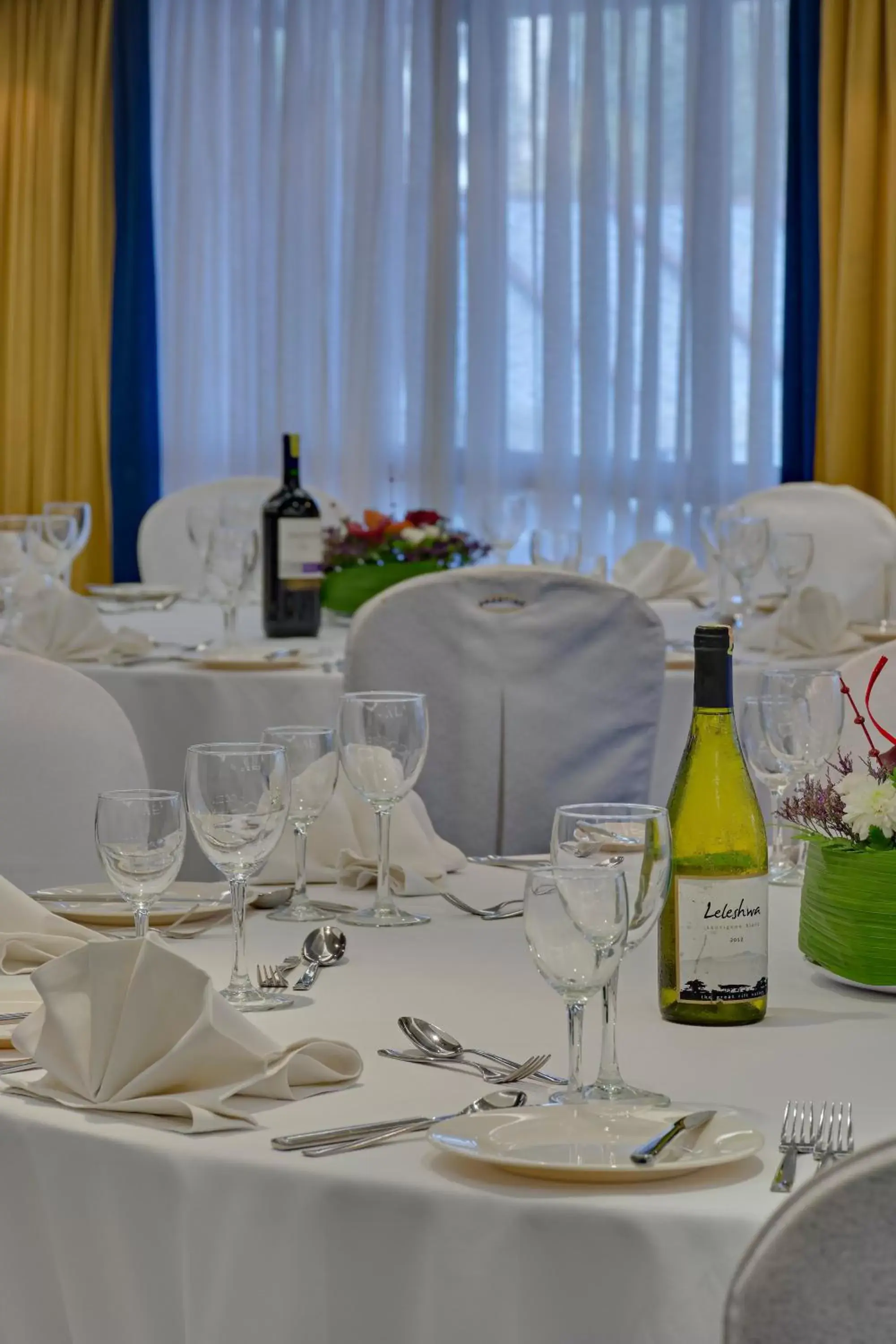 Business facilities, Restaurant/Places to Eat in The Heron Hotel