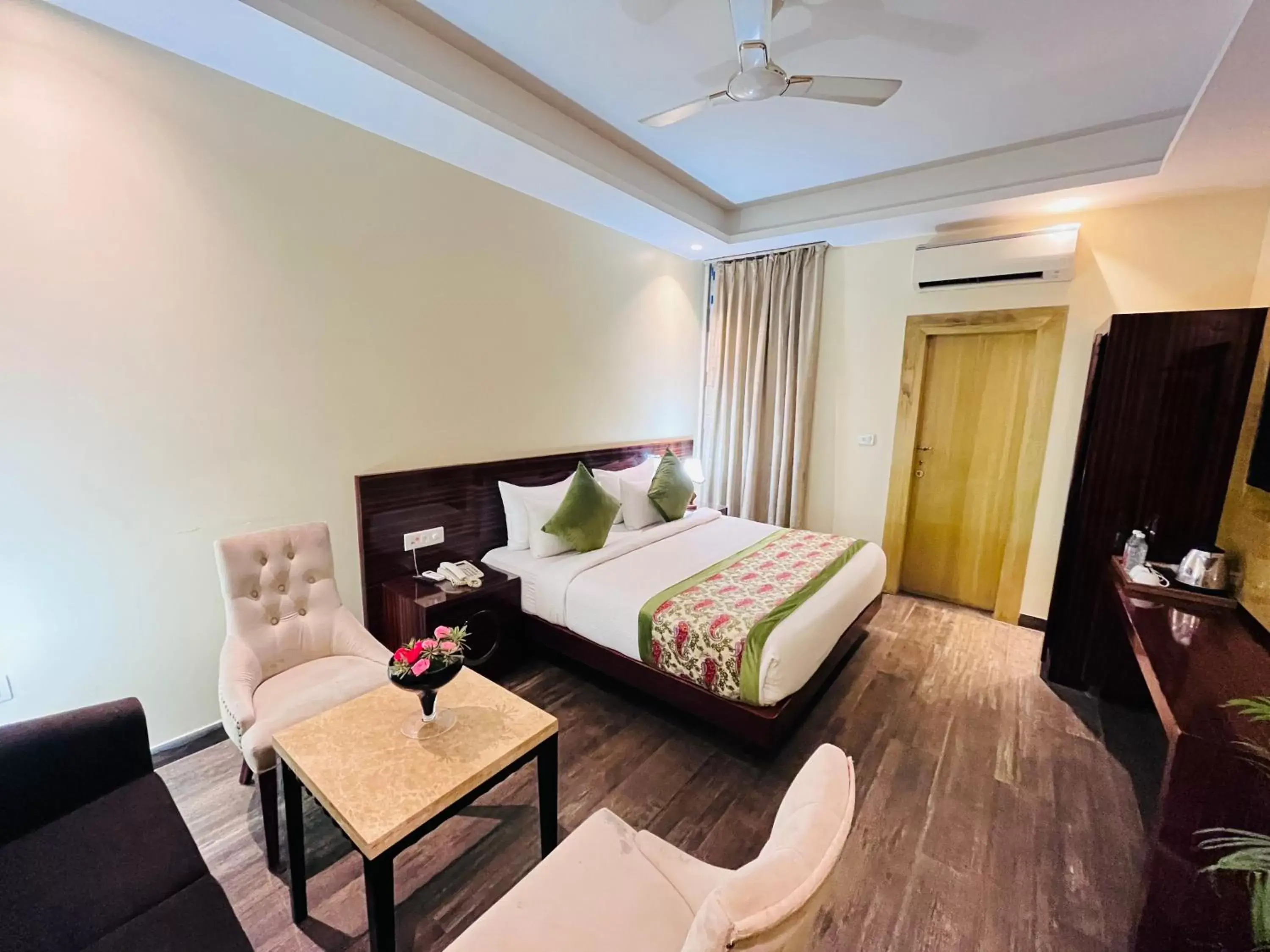 Bed in Hotel Banz - Near Delhi International Airport