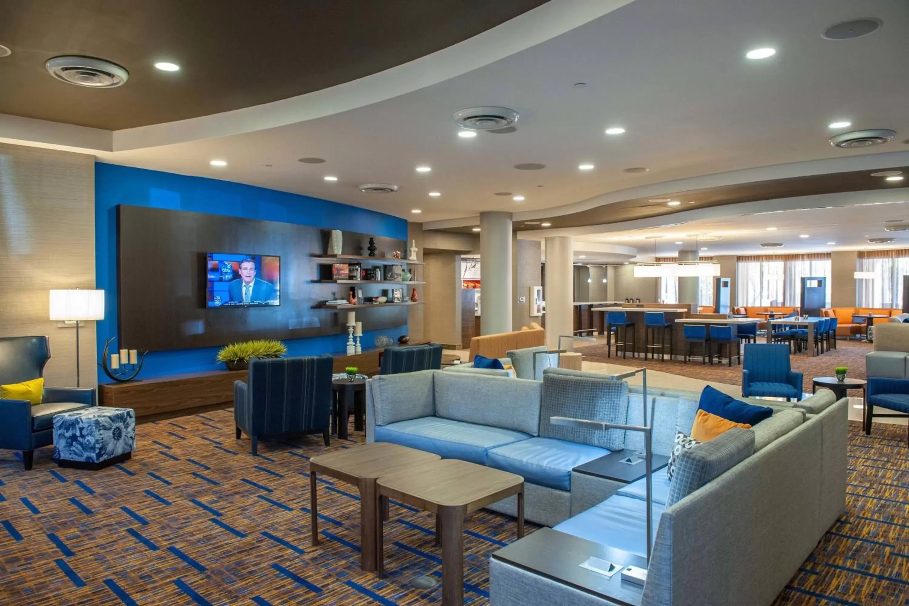 Lobby or reception, Lounge/Bar in Courtyard by Marriott Pensacola Downtown