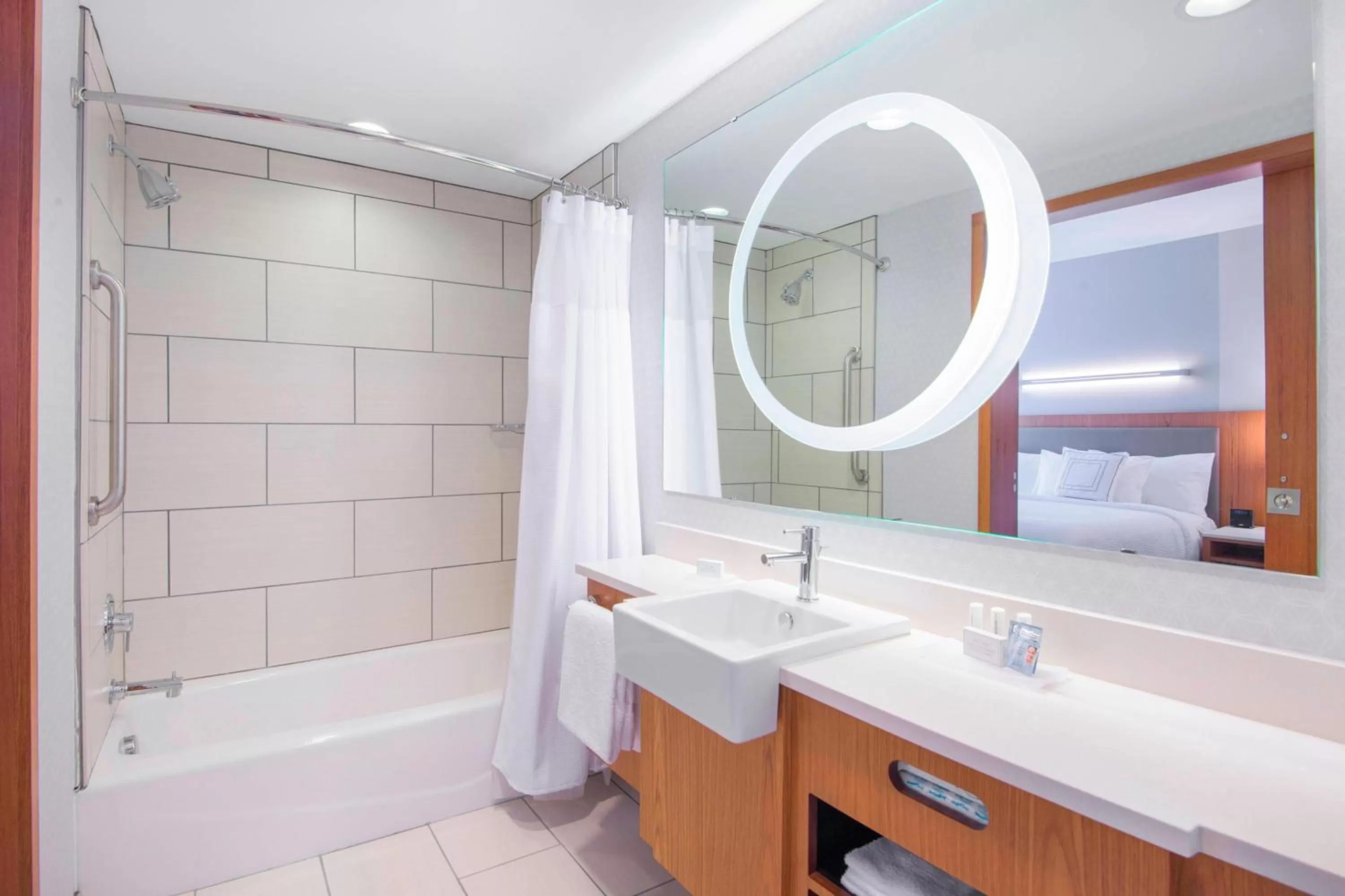 Bathroom in SpringHill Suites by Marriott Wilmington Wrightsville Beach