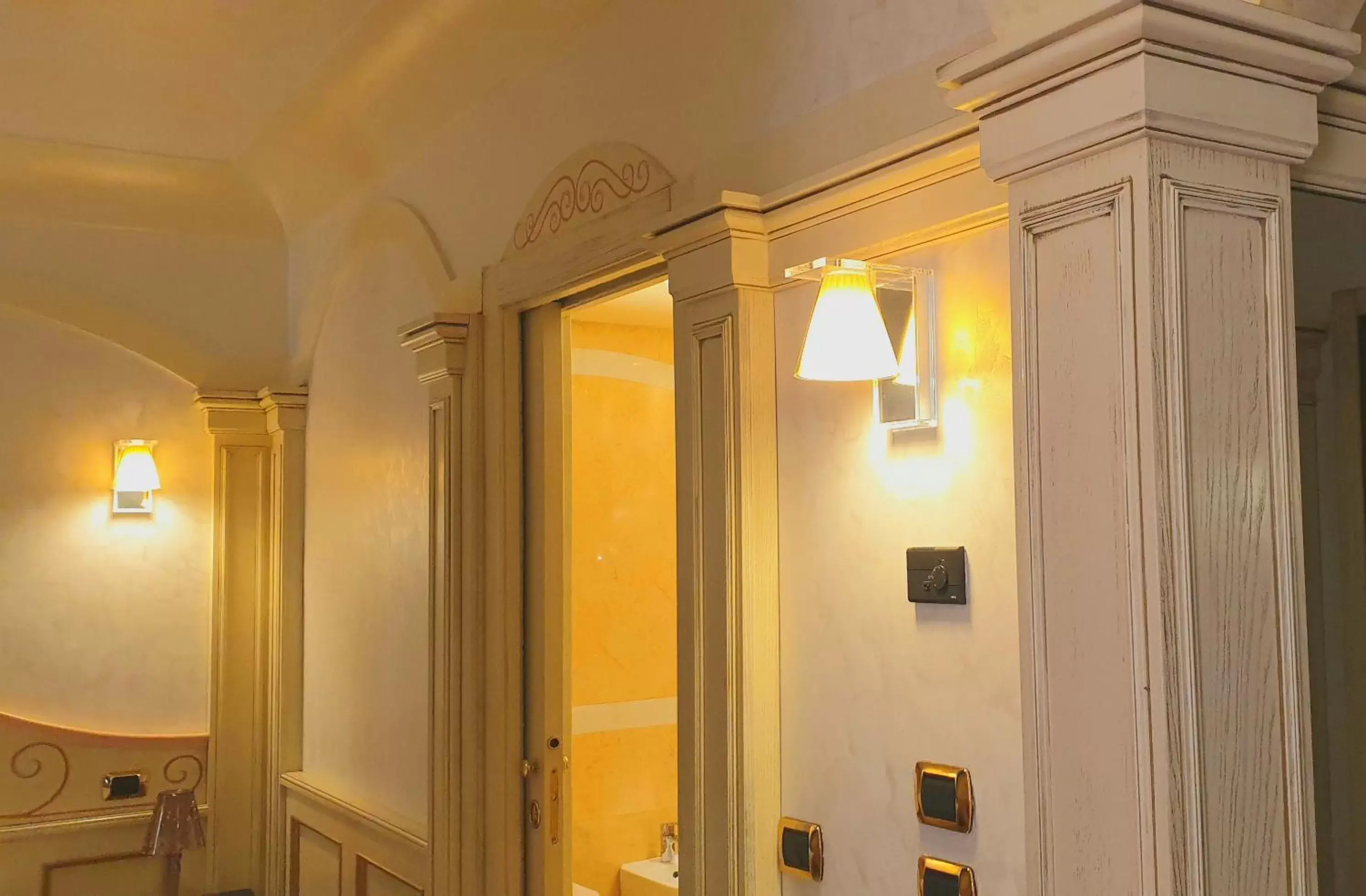 Decorative detail, Bathroom in Hotel Colomba d'Oro