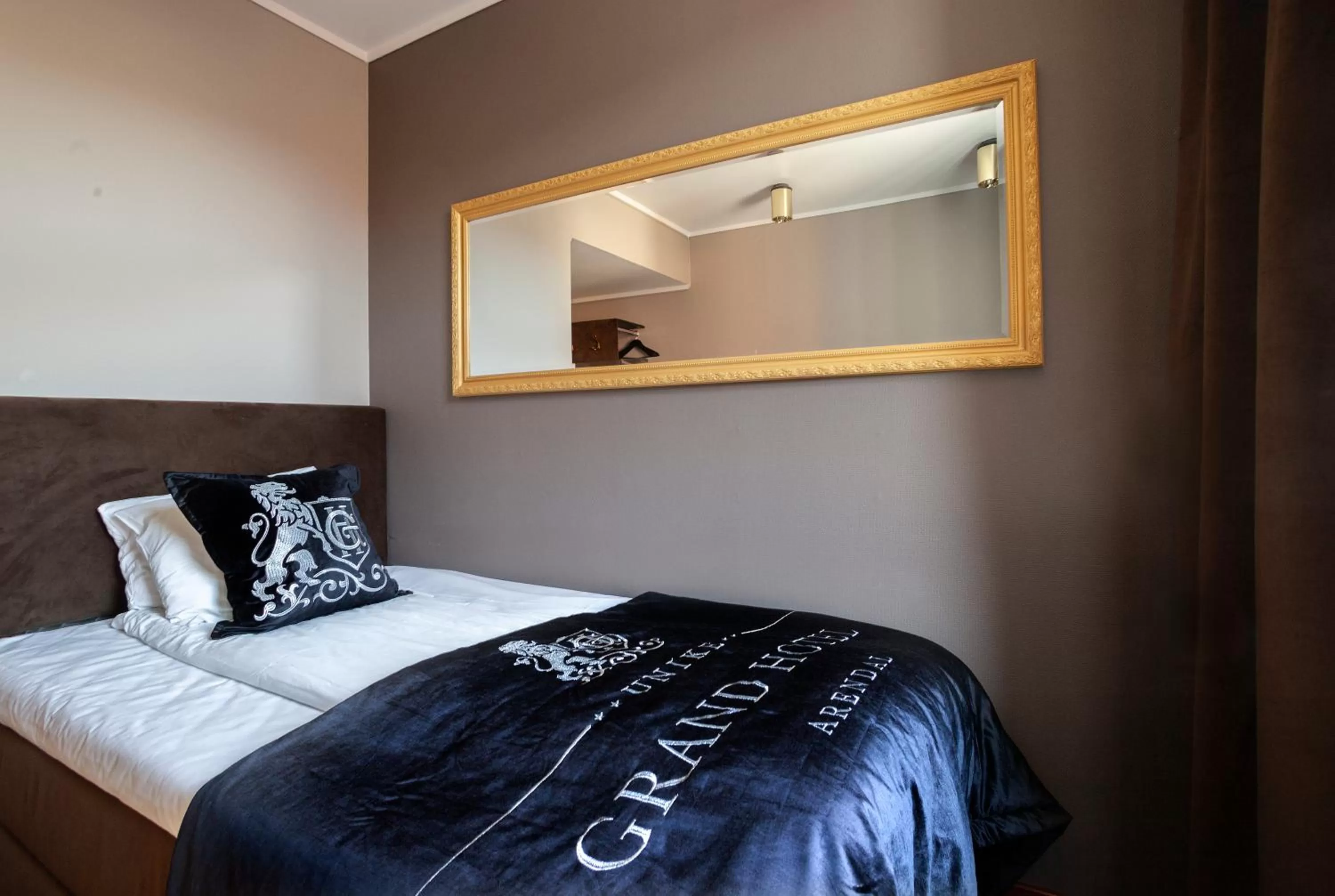 Bedroom, Bed in Grand Hotel Arendal - Unike Hoteller