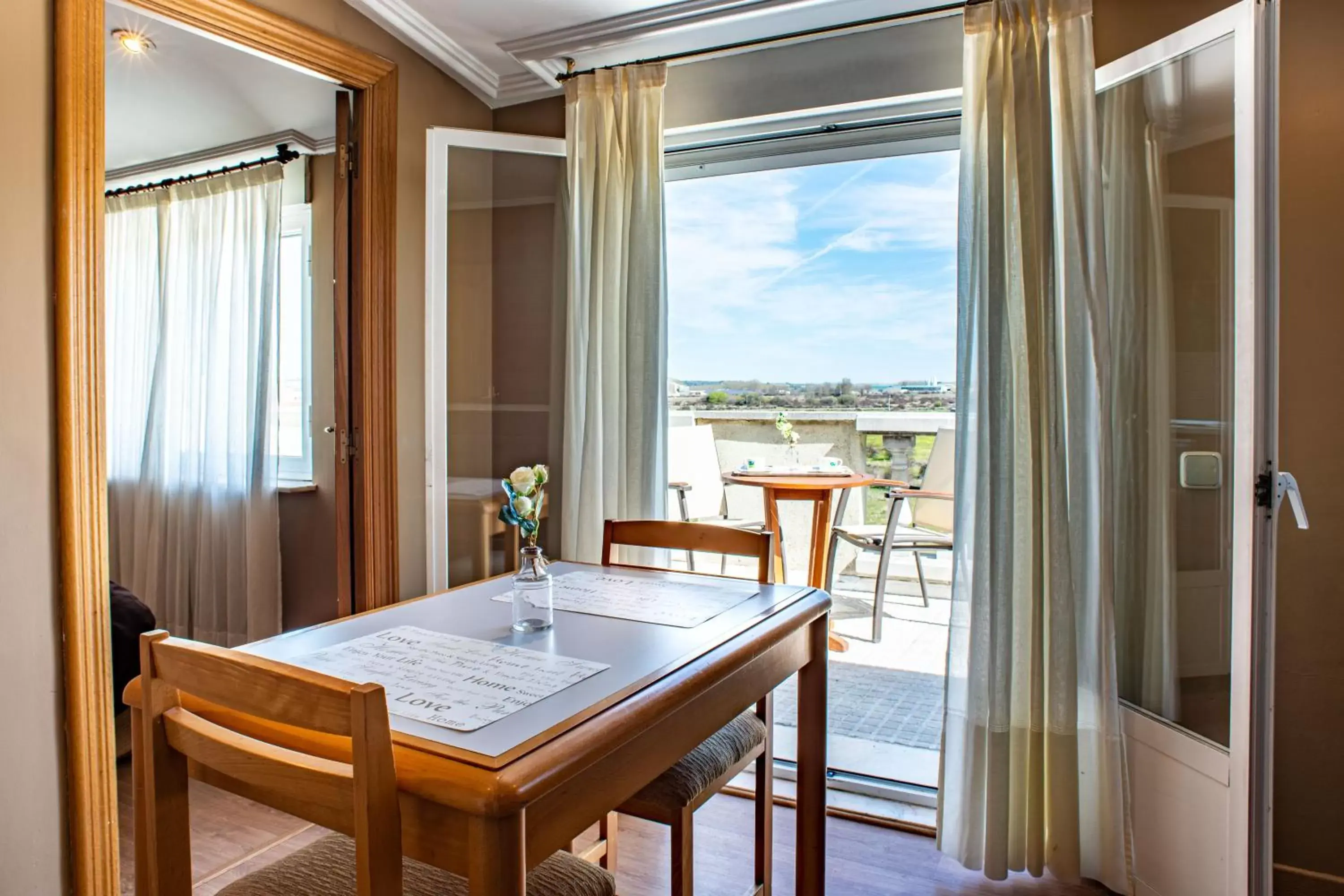 Dining area in Casablanca Hotel Studios