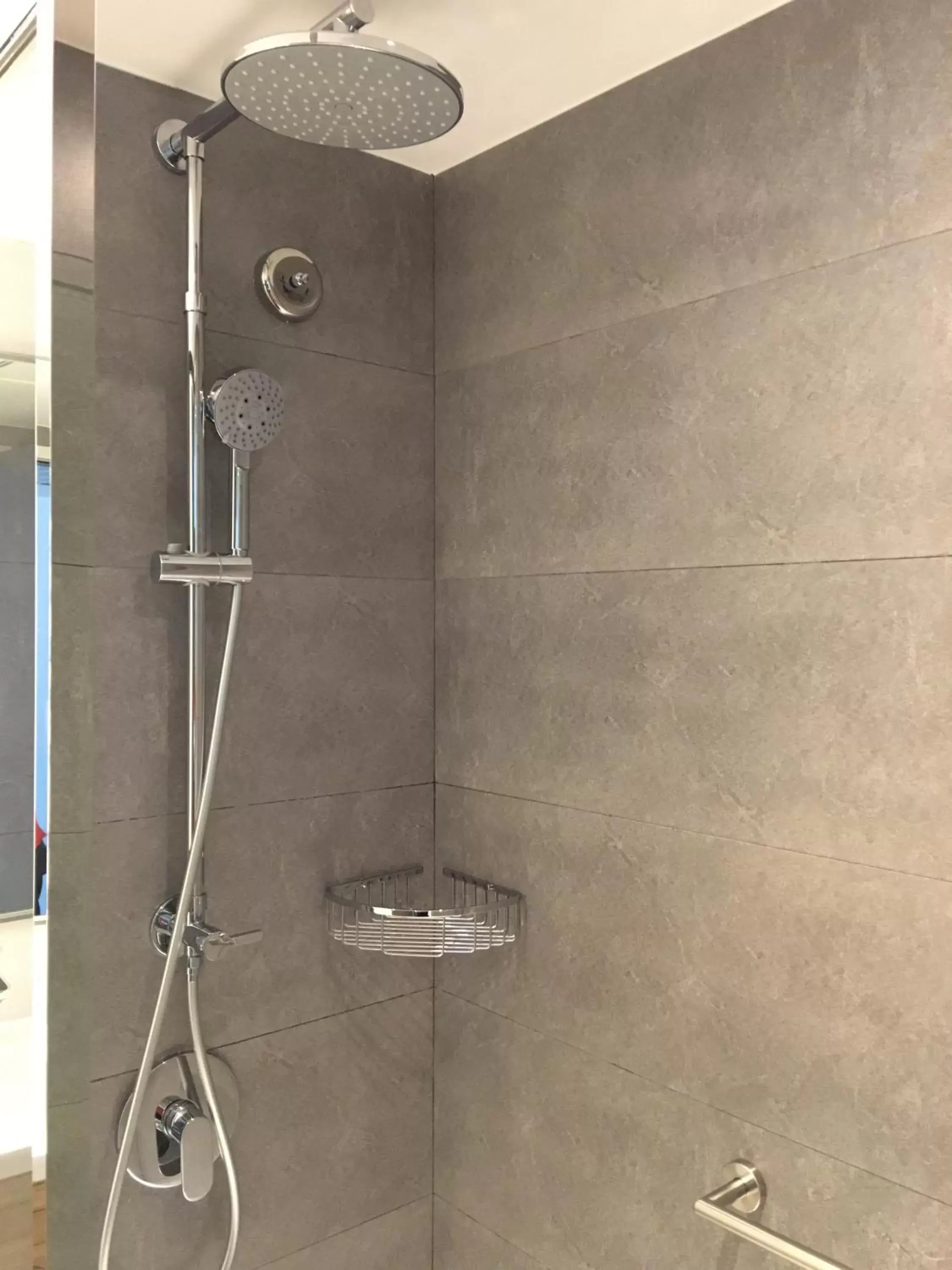 Shower, Bathroom in Campanile Shanghai Bund Hotel