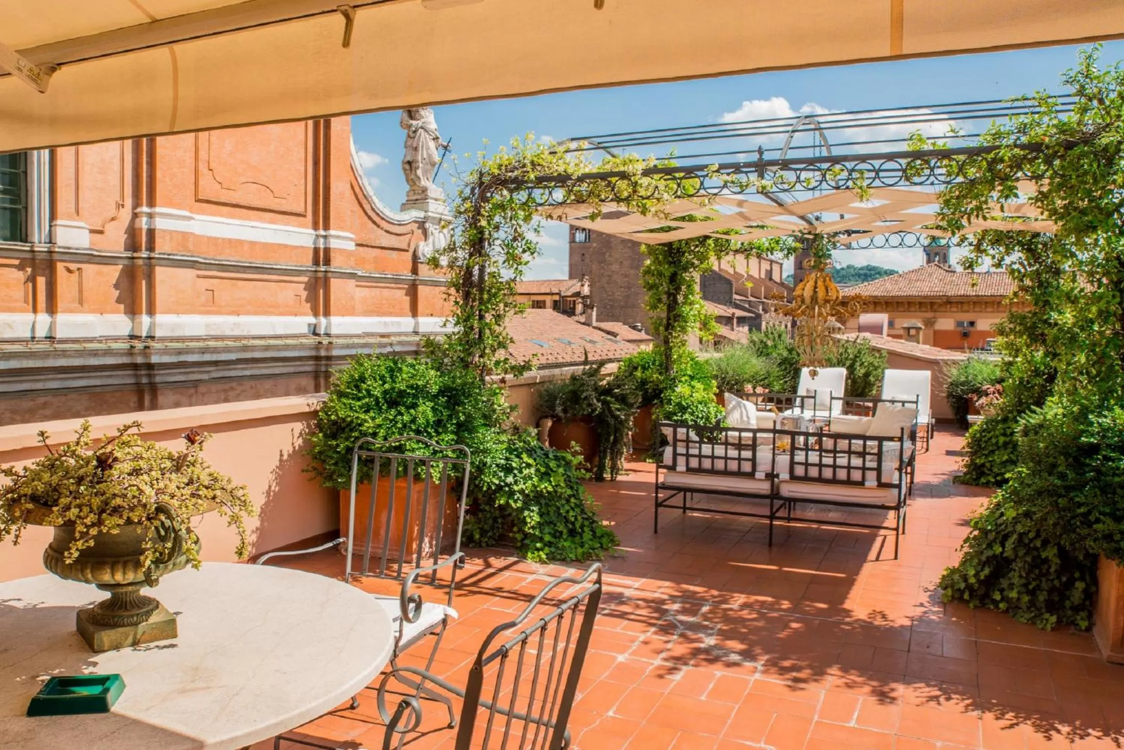 Patio in Grand Hotel Majestic gia' Baglioni