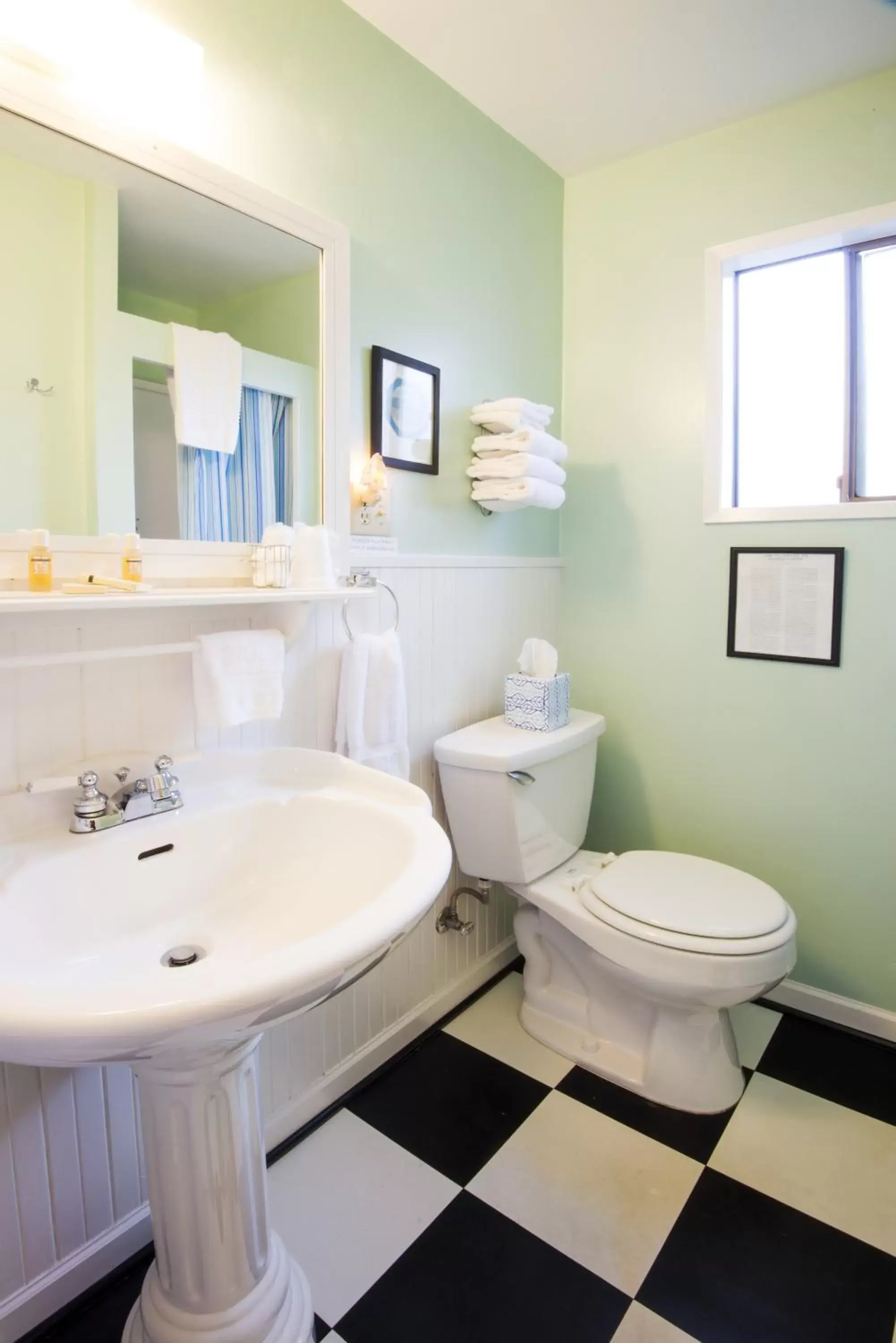 Bathroom in Beachside Inn