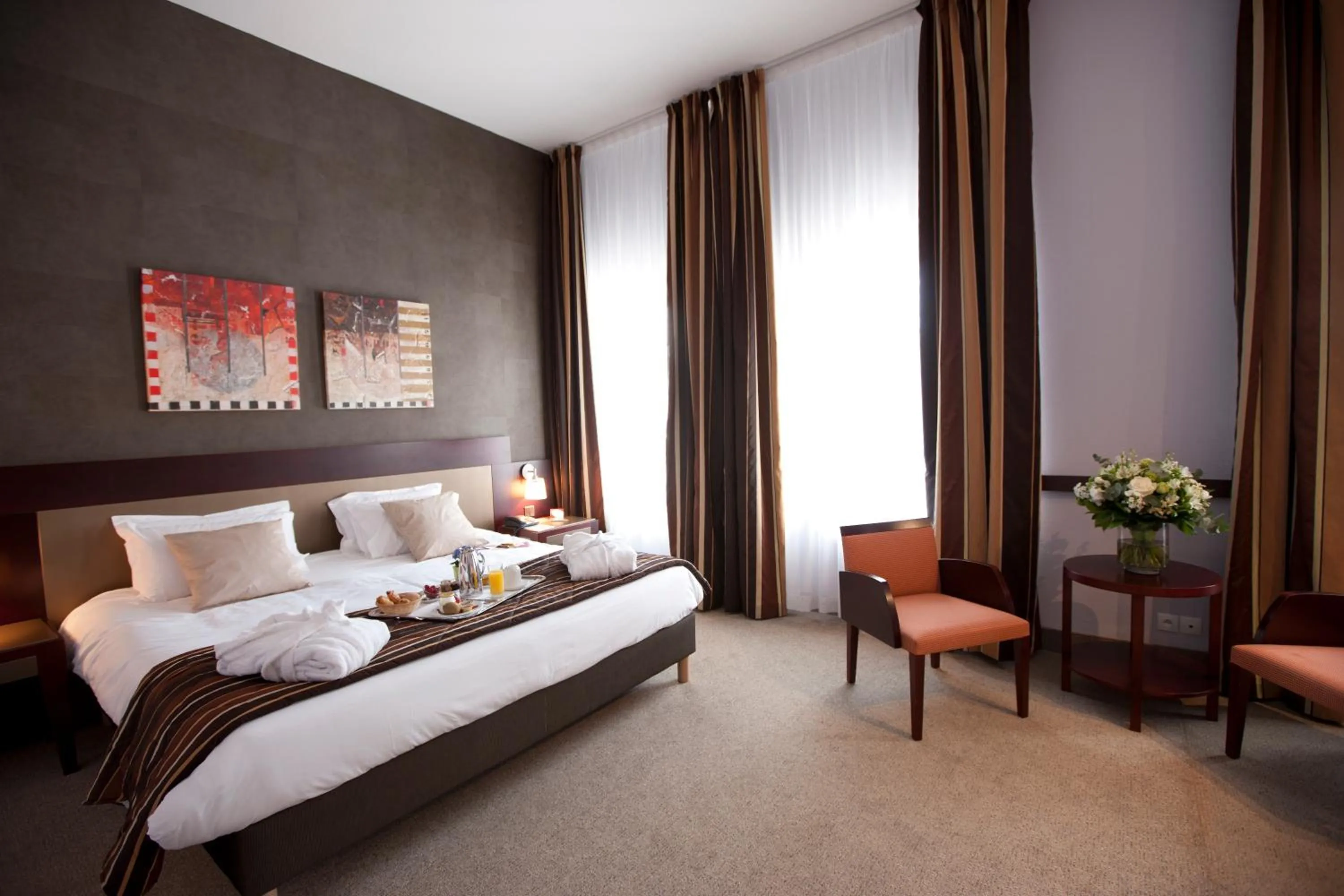 Photo of the whole room, Bed in Alliance Lille - Couvent Des Minimes