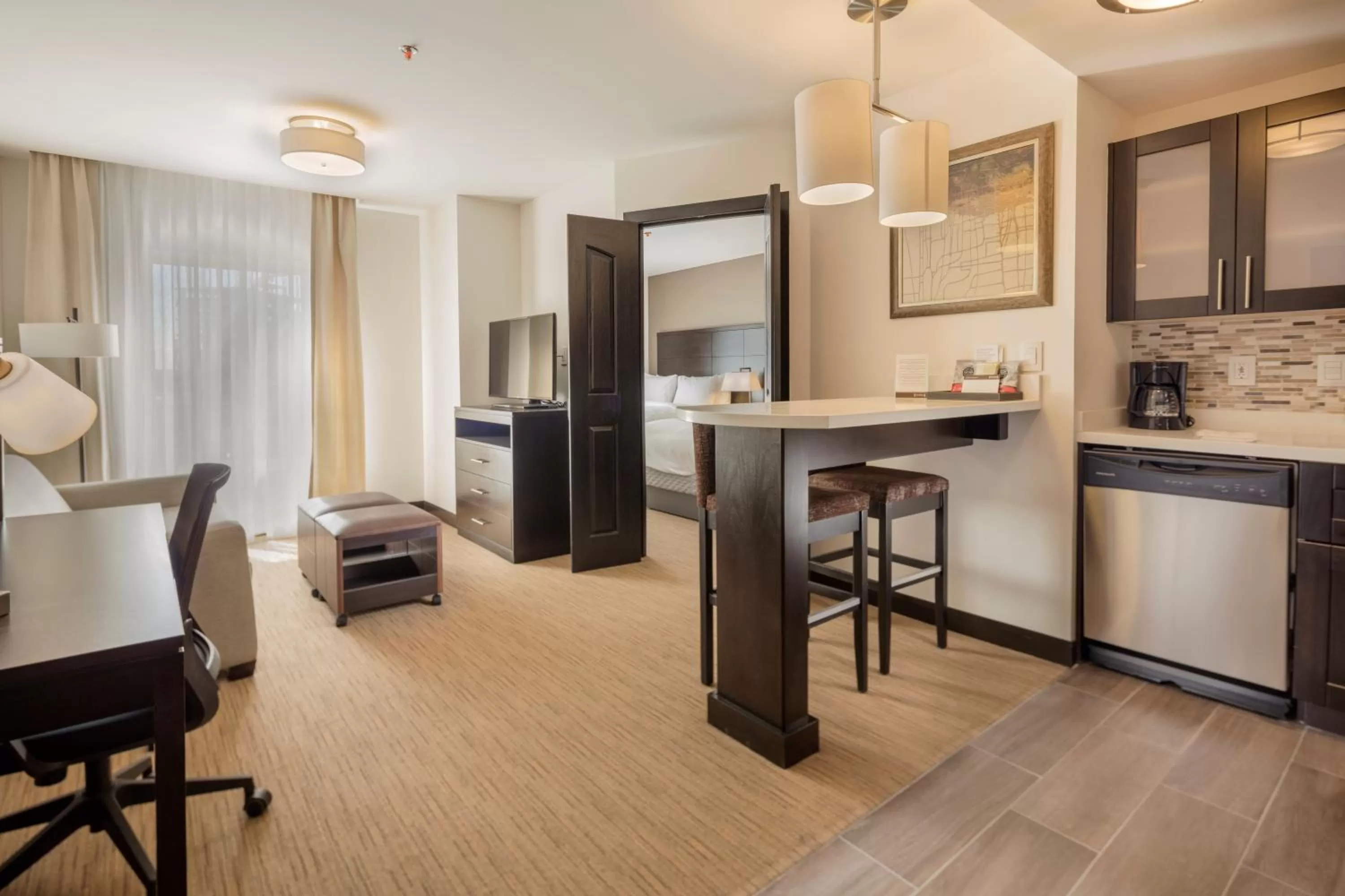 Living room, TV/Entertainment Center in Staybridge Suites - Irapuato, an IHG Hotel