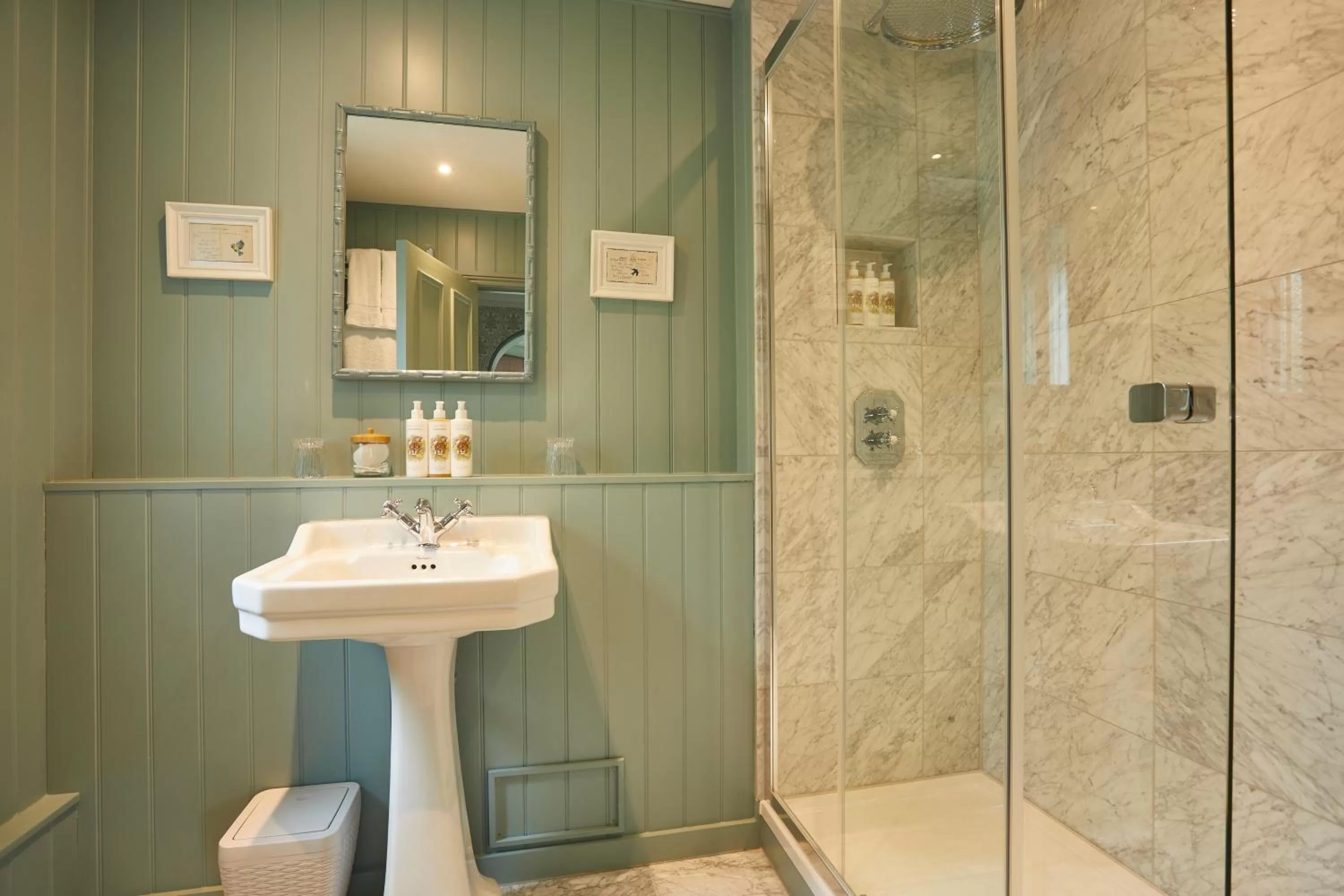 Bathroom in The Retreat, Elcot Park