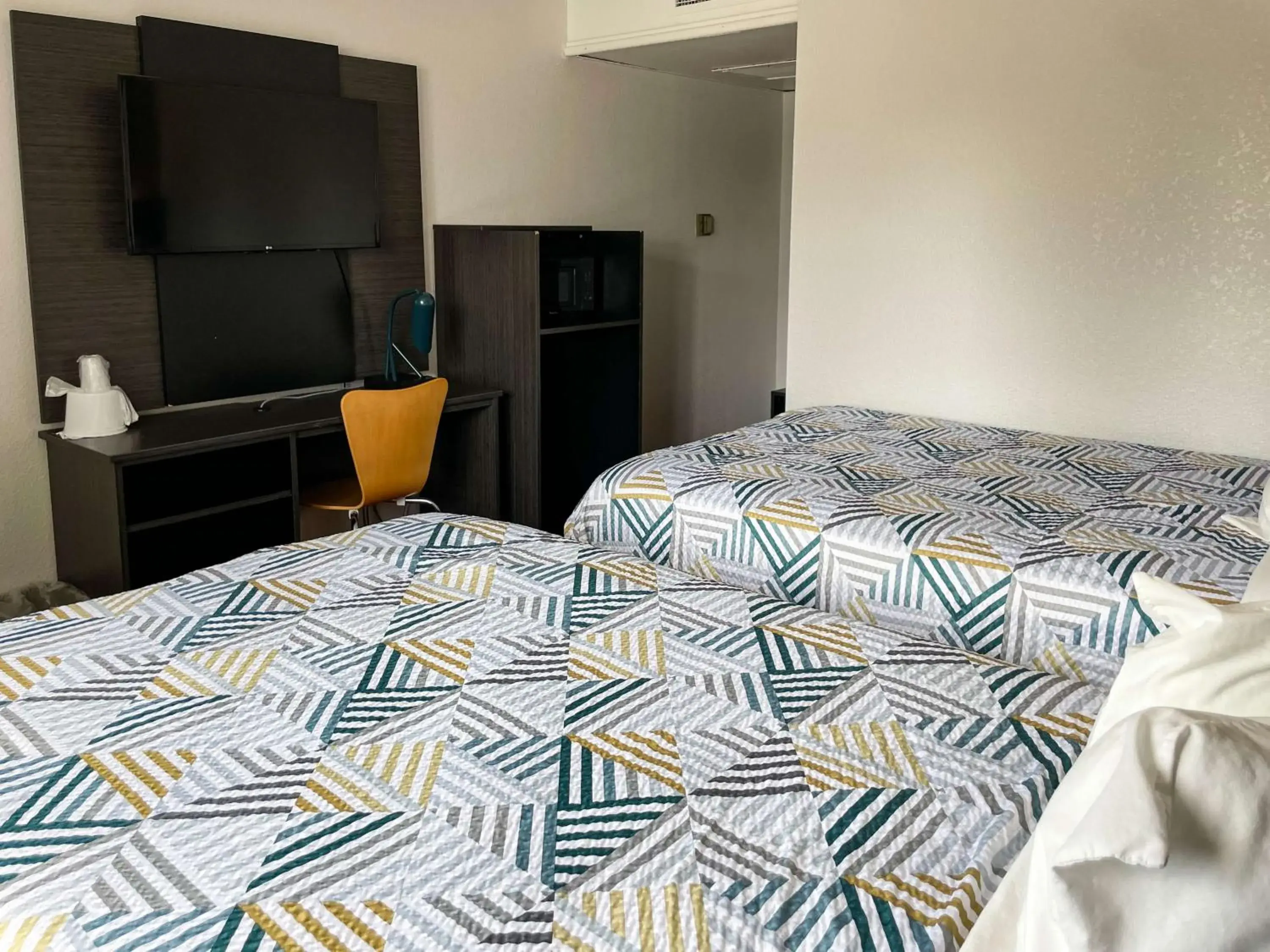 Quadruple Room - Disability Access in Motel 6 Cheyenne Quadruple Room - Disability Access in Motel 6 Cheyenne