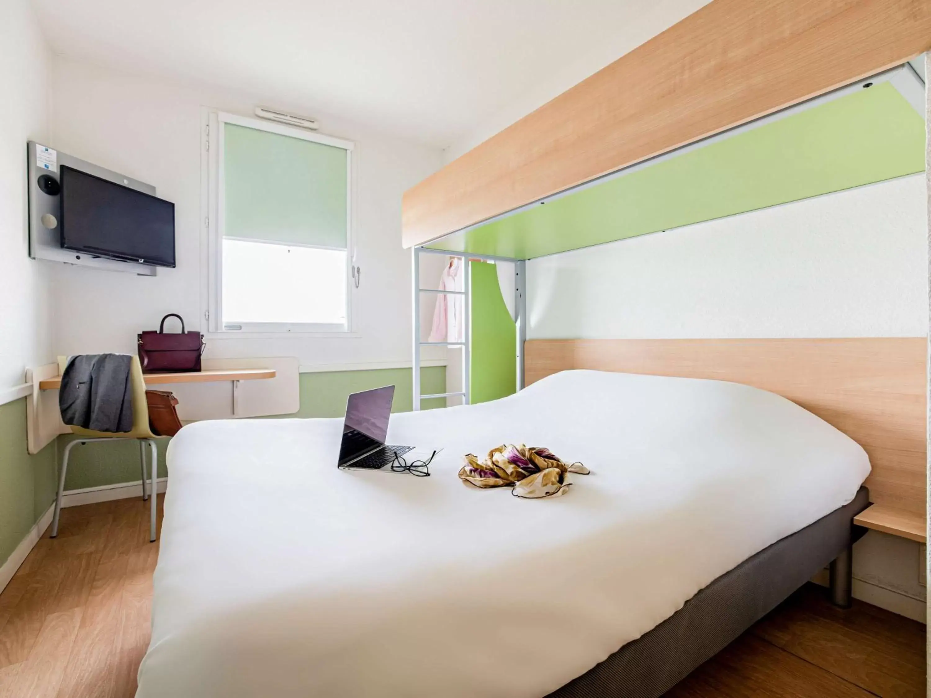 Photo of the whole room, Bed in ibis budget Carcassonne Aéroport - A61