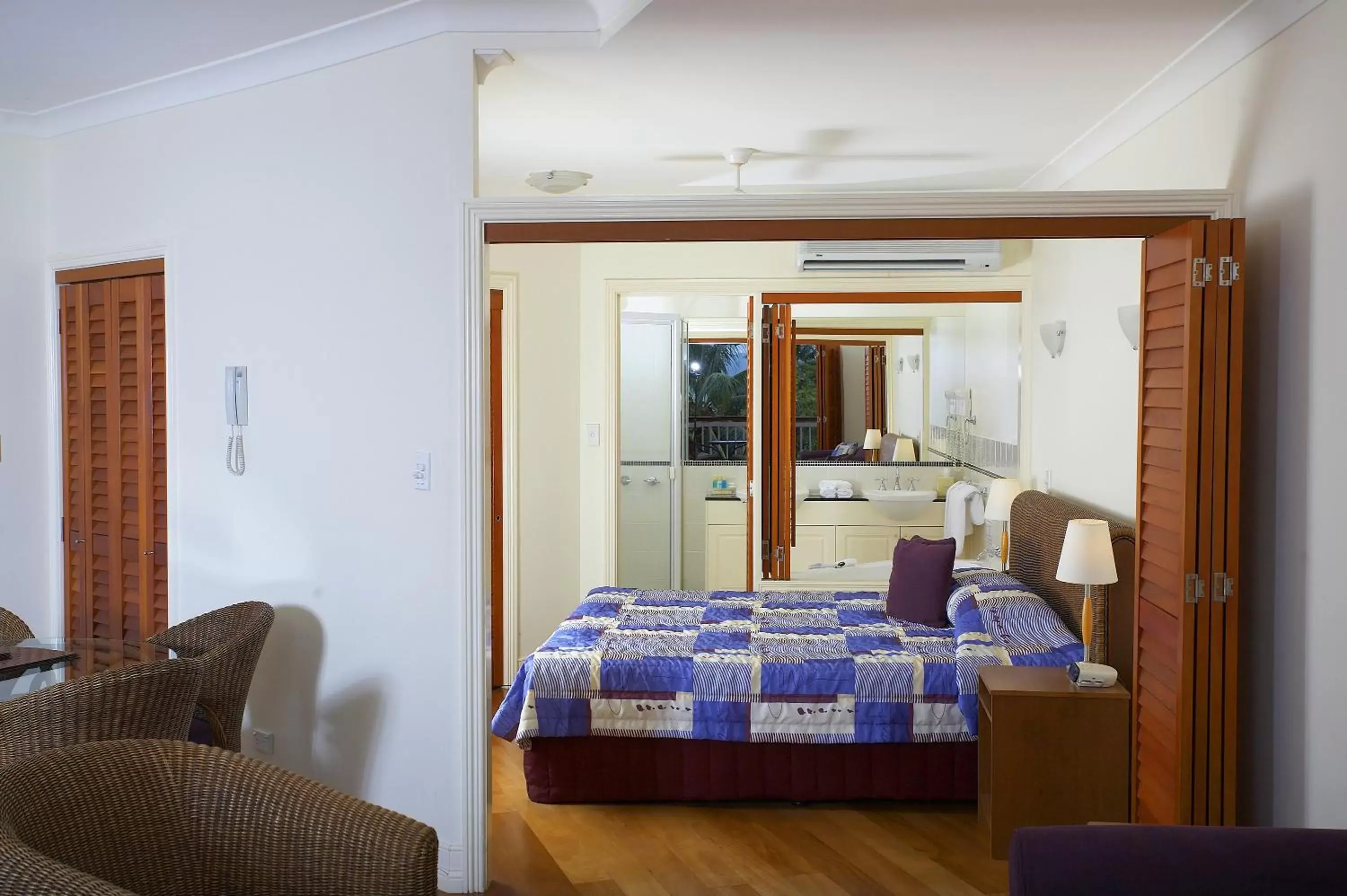 Bathroom, Bed in Mantra on the Inlet