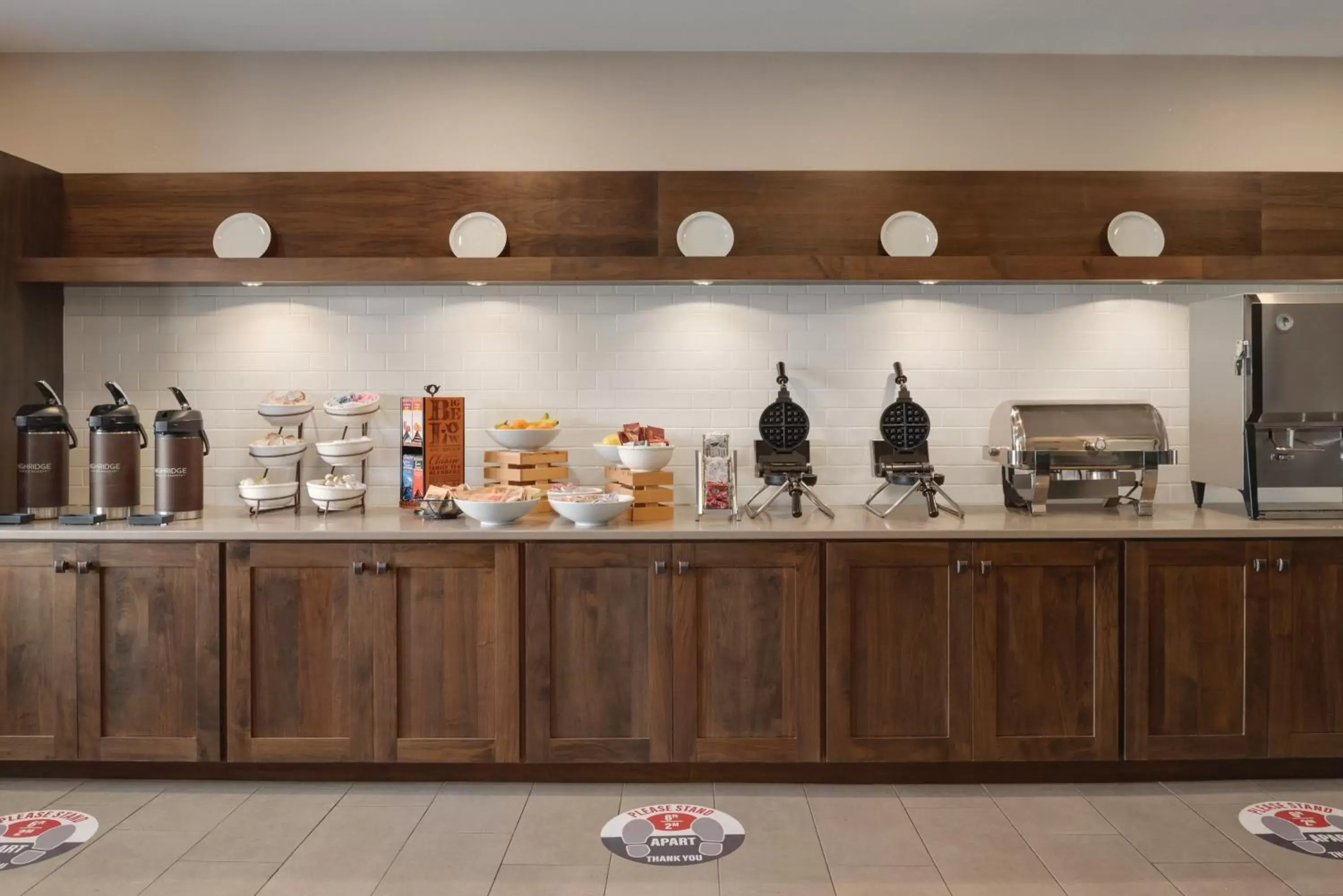Continental breakfast, Kitchen/Kitchenette in Country Inn & Suites by Radisson, Galena, IL