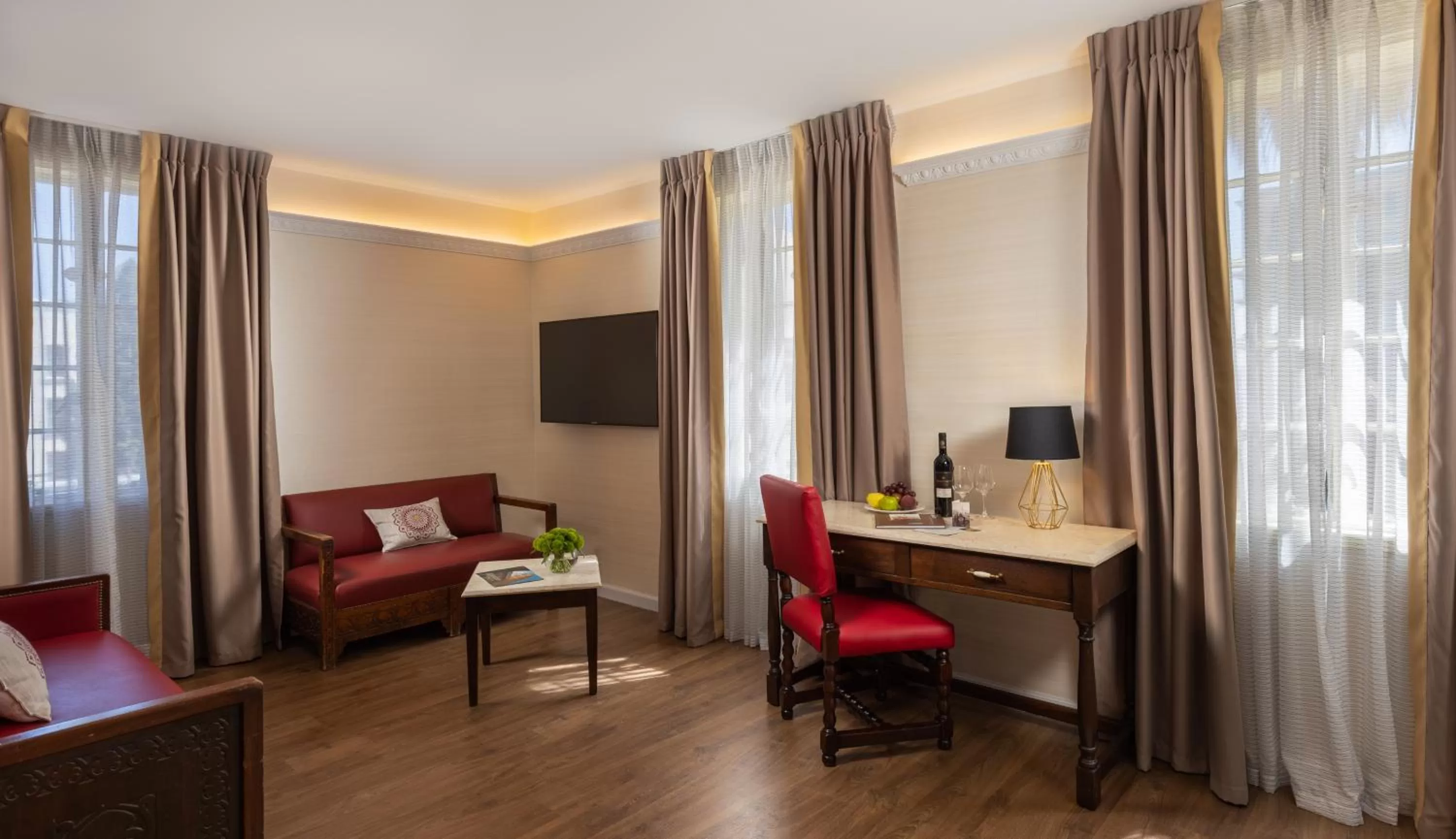 Living room in YMCA Three Arches Hotel