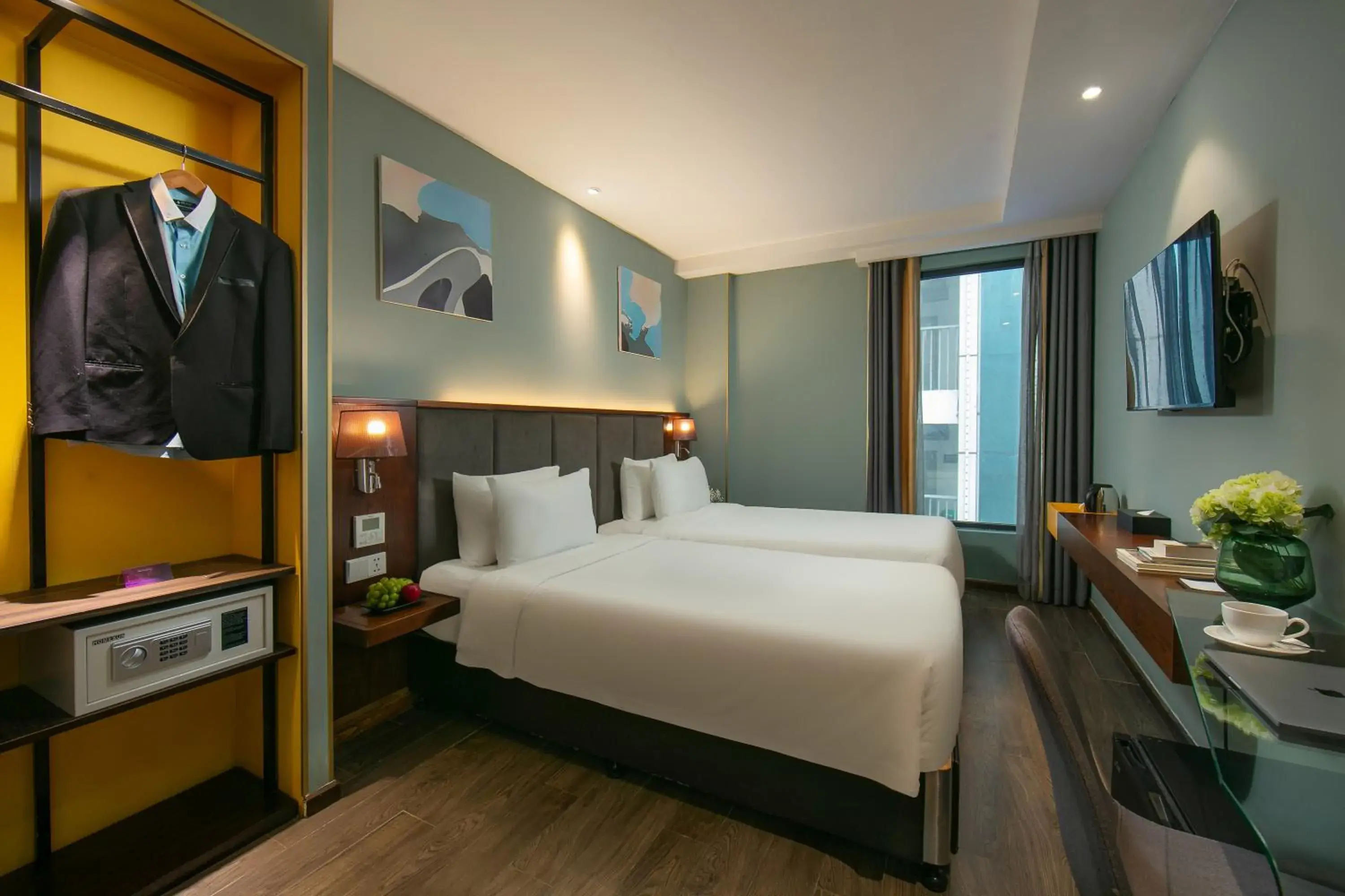 Bed, TV/Entertainment Center in Grand Cititel Hanoi Hotel