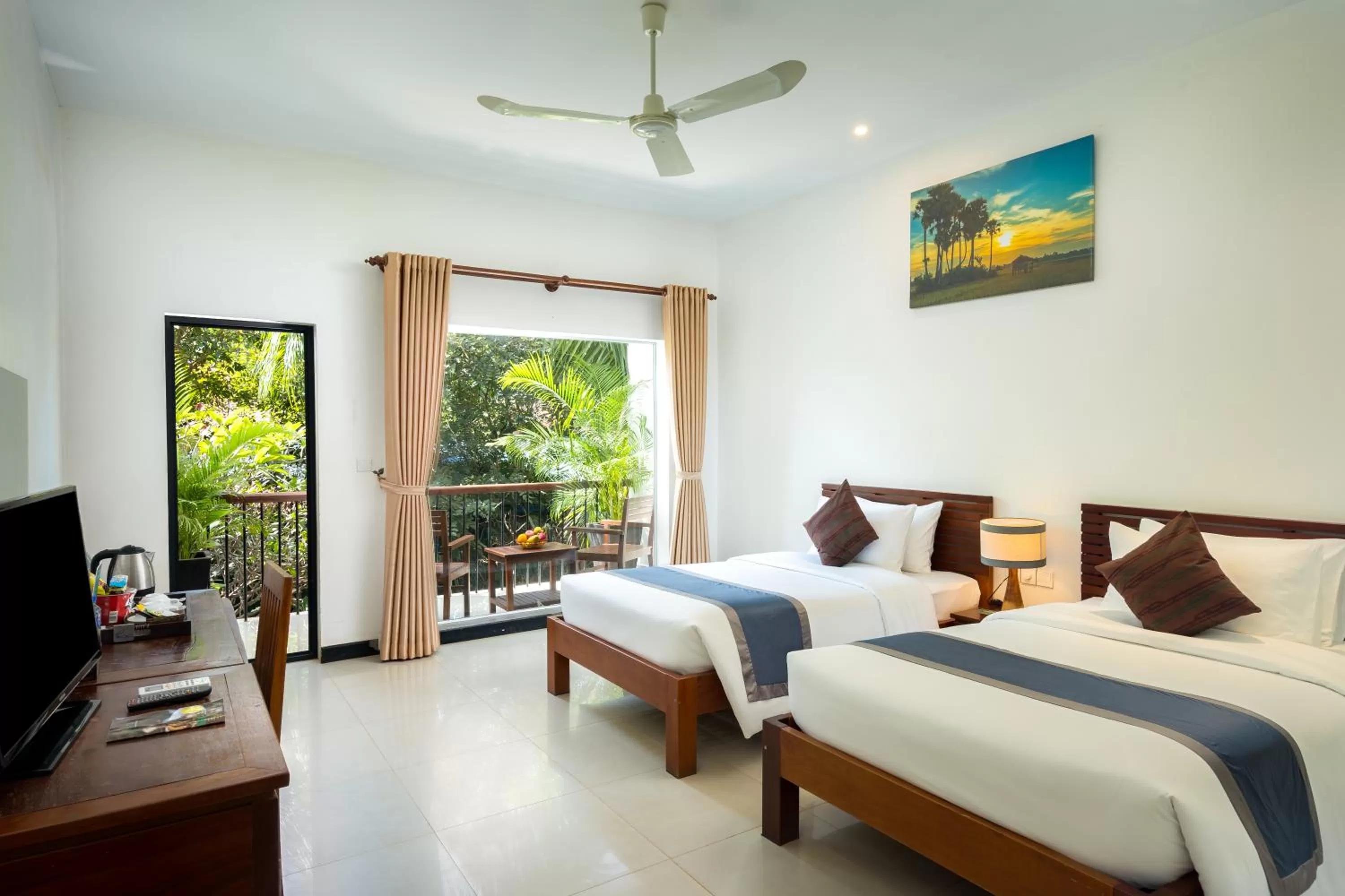 Photo of the whole room, Bed in Landing Gold by Amatak