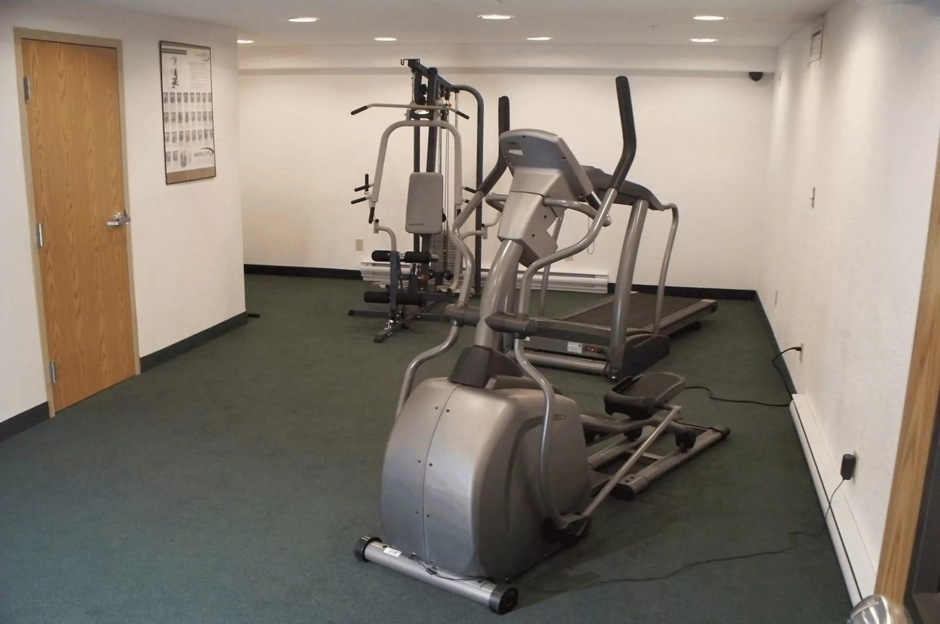 Fitness centre/facilities, Fitness Center/Facilities in Super 8 by Wyndham Pincher Creek AB