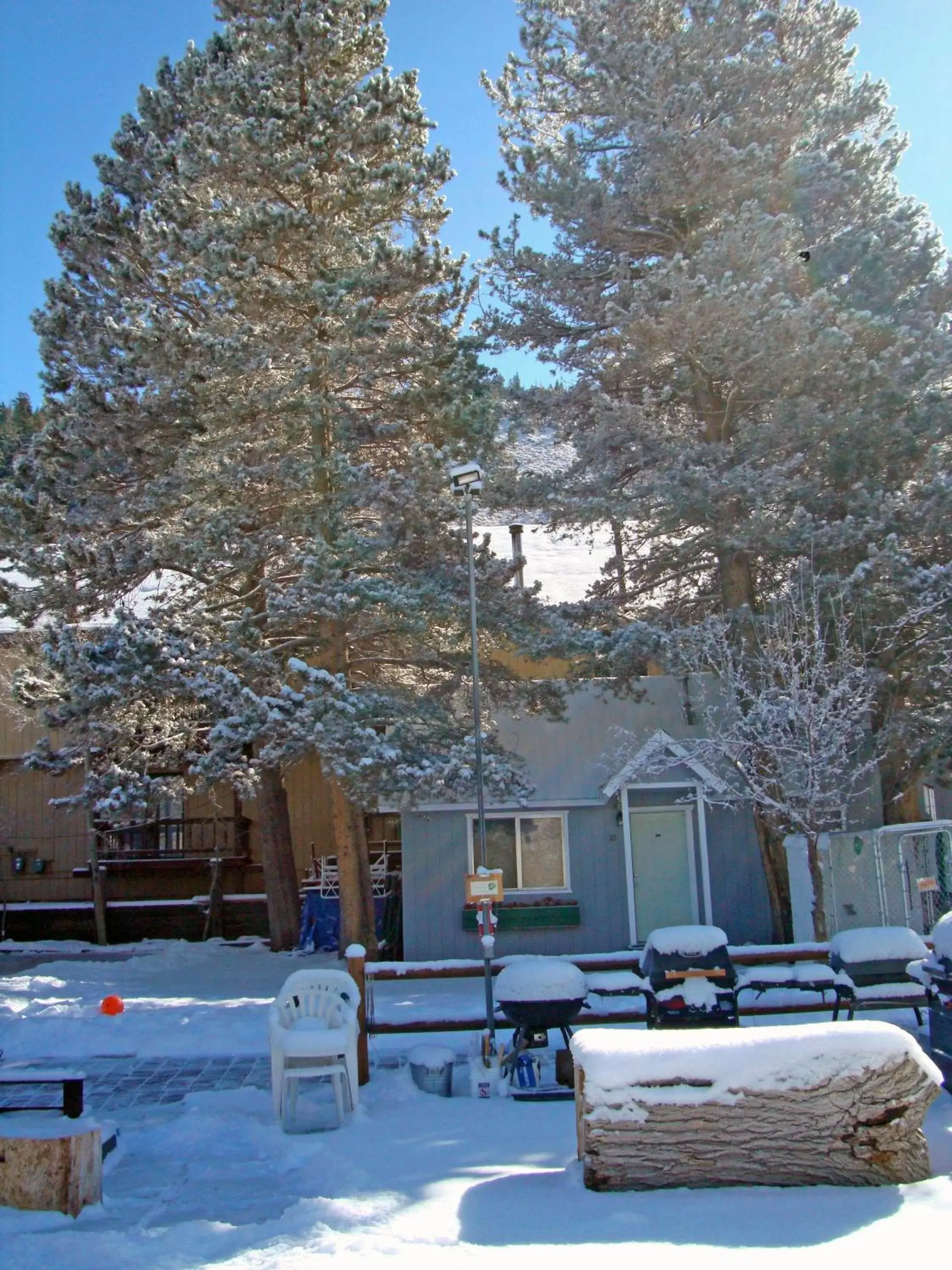 Facade/entrance, Winter in Lake Front Cabins