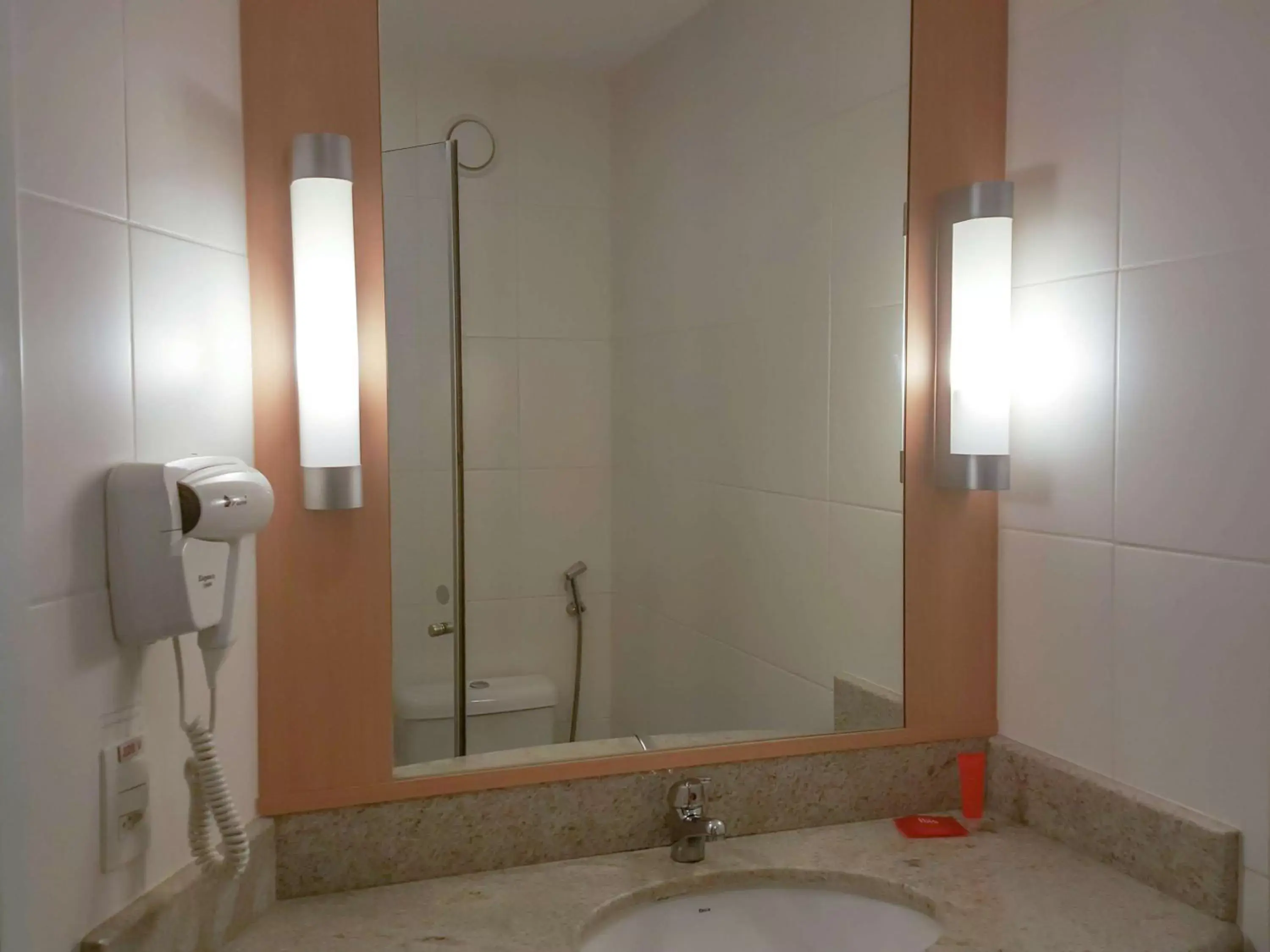 Photo of the whole room, Bathroom in ibis Itu Plaza Shopping