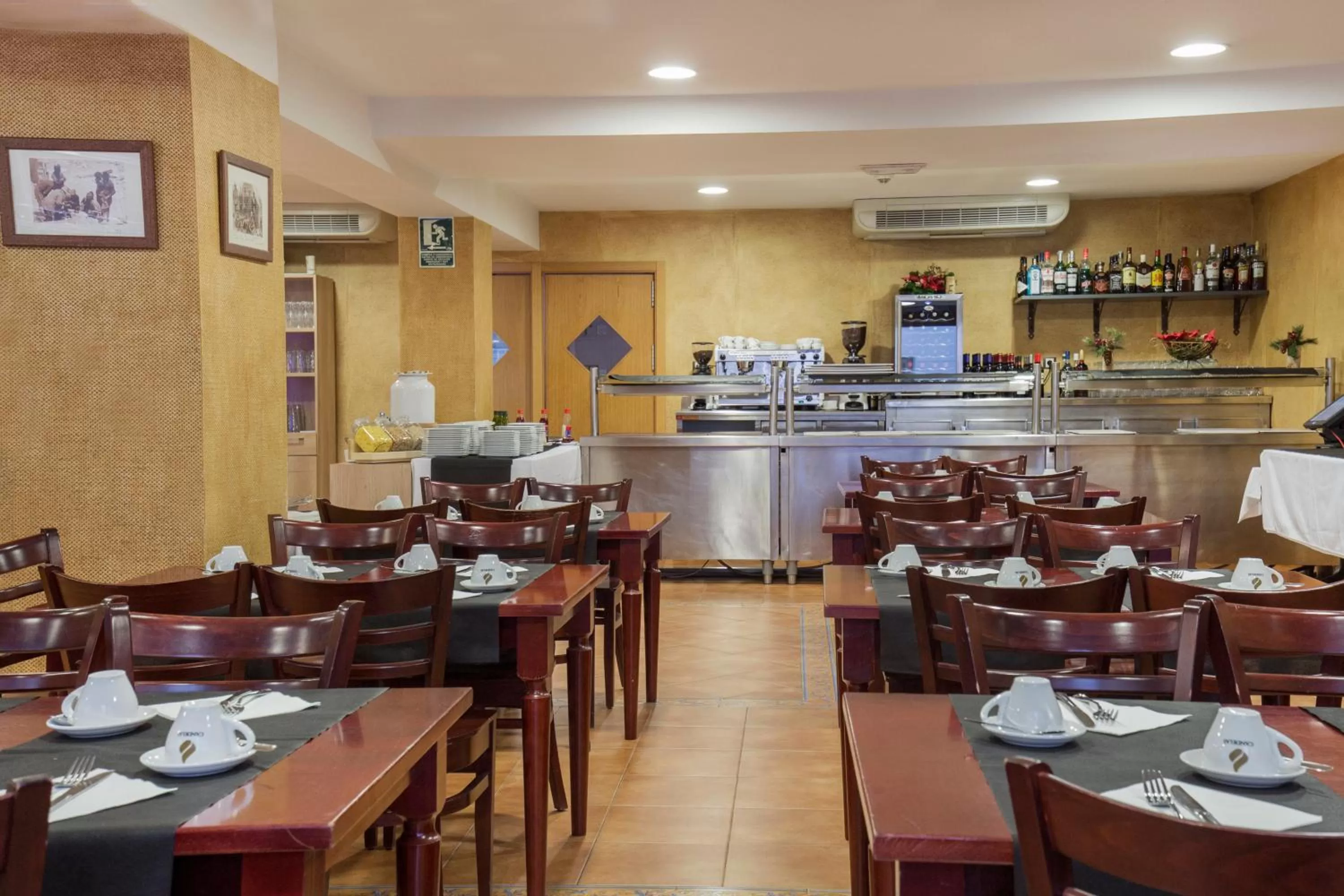 Lounge or bar in Hotel Catalunya Ski by Nexta