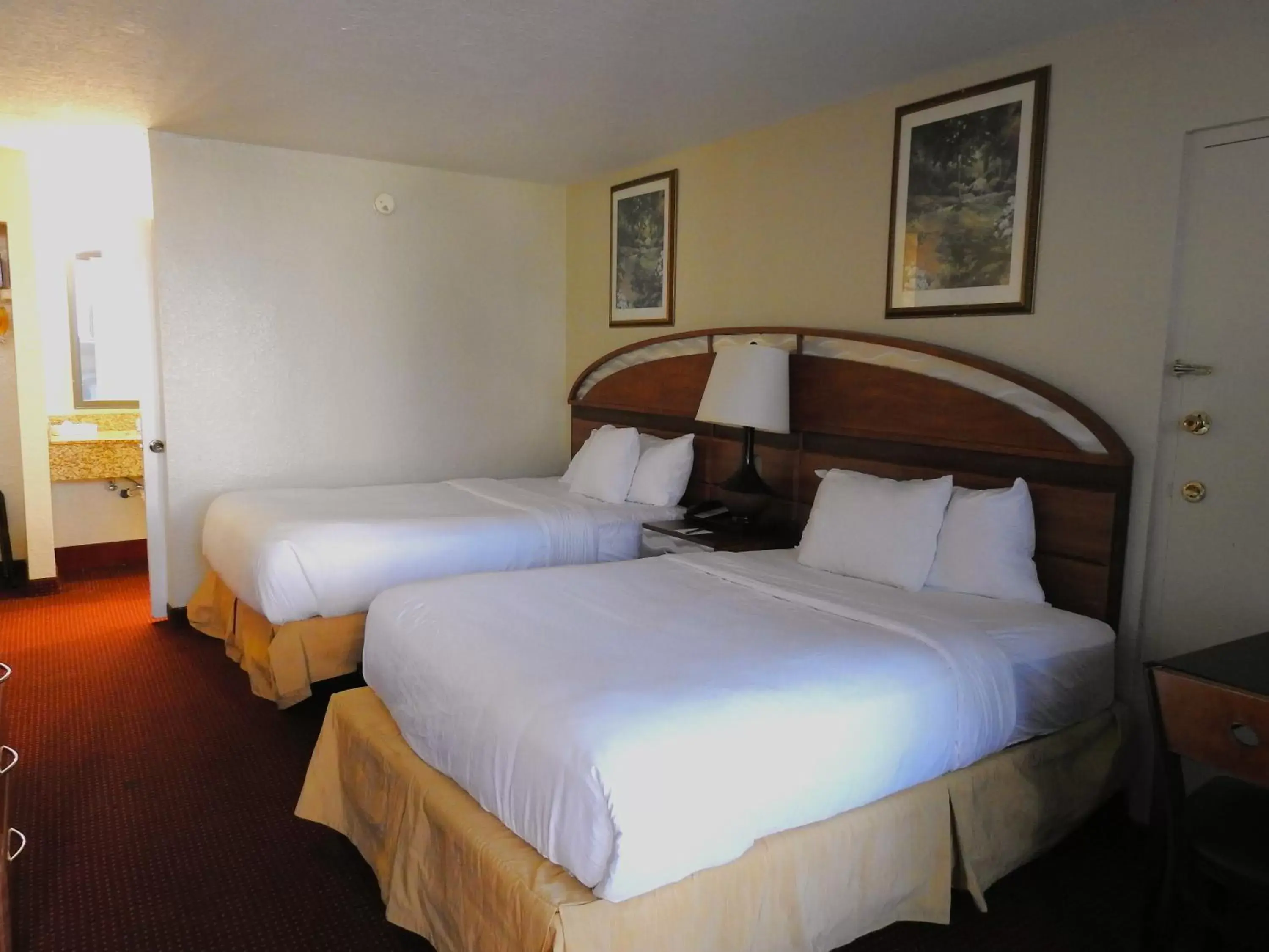 Bed in Quality Inn Orlando-Near Universal Blvd