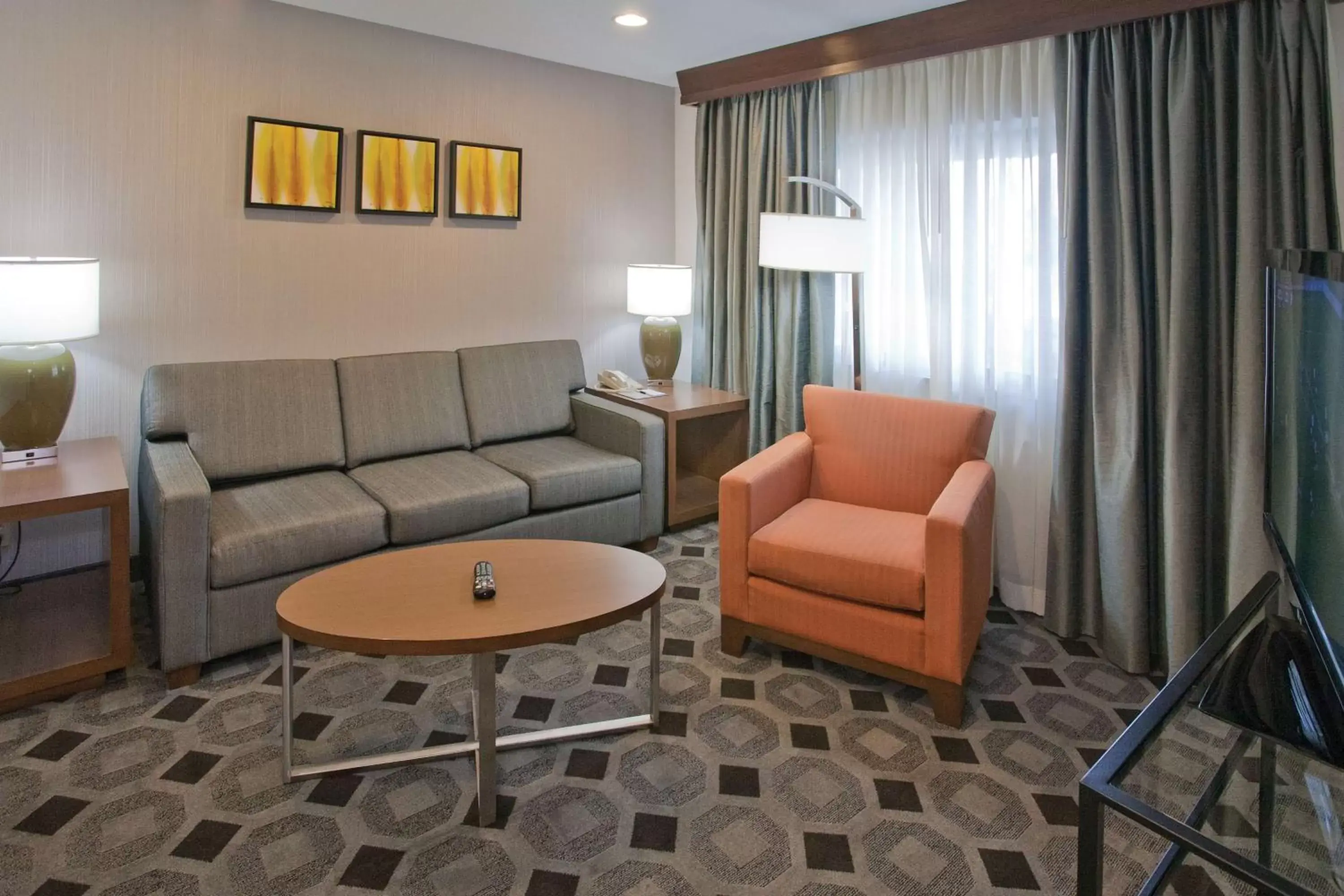 Living room, Seating Area in DoubleTree by Hilton Rosemead