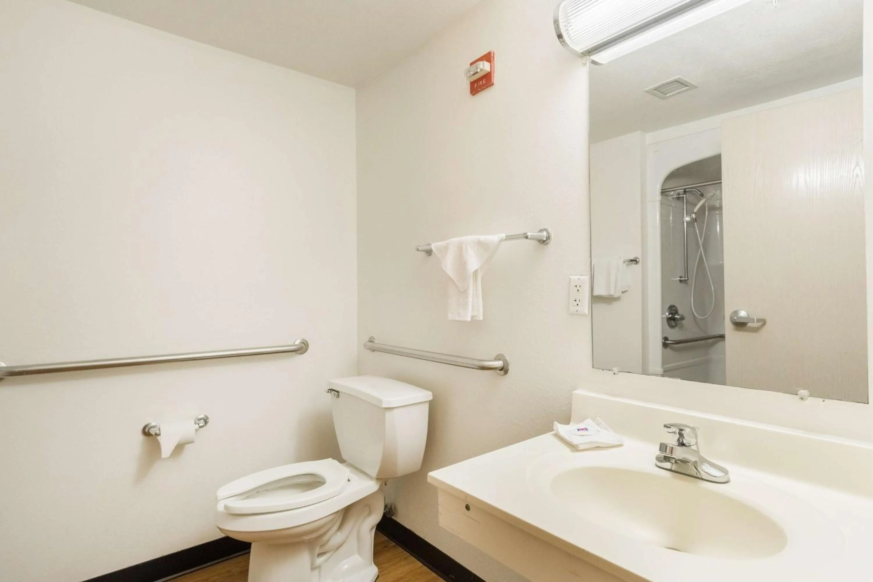 Bathroom in Motel 6-Newport, TN