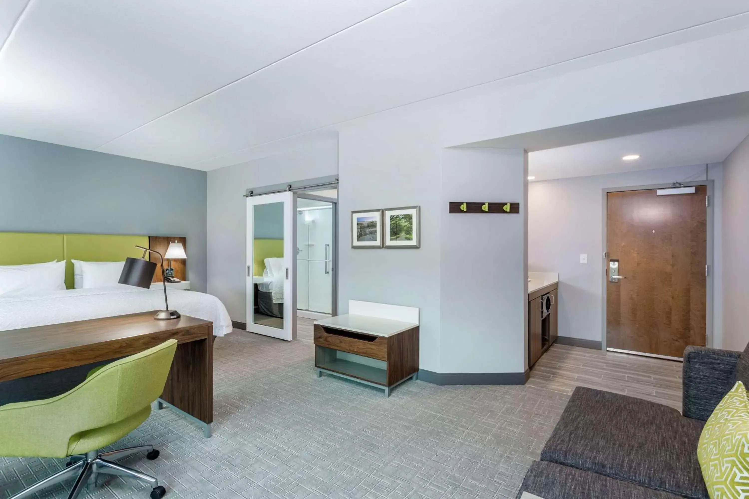 Bedroom in Hampton Inn & Suites Saraland Mobile