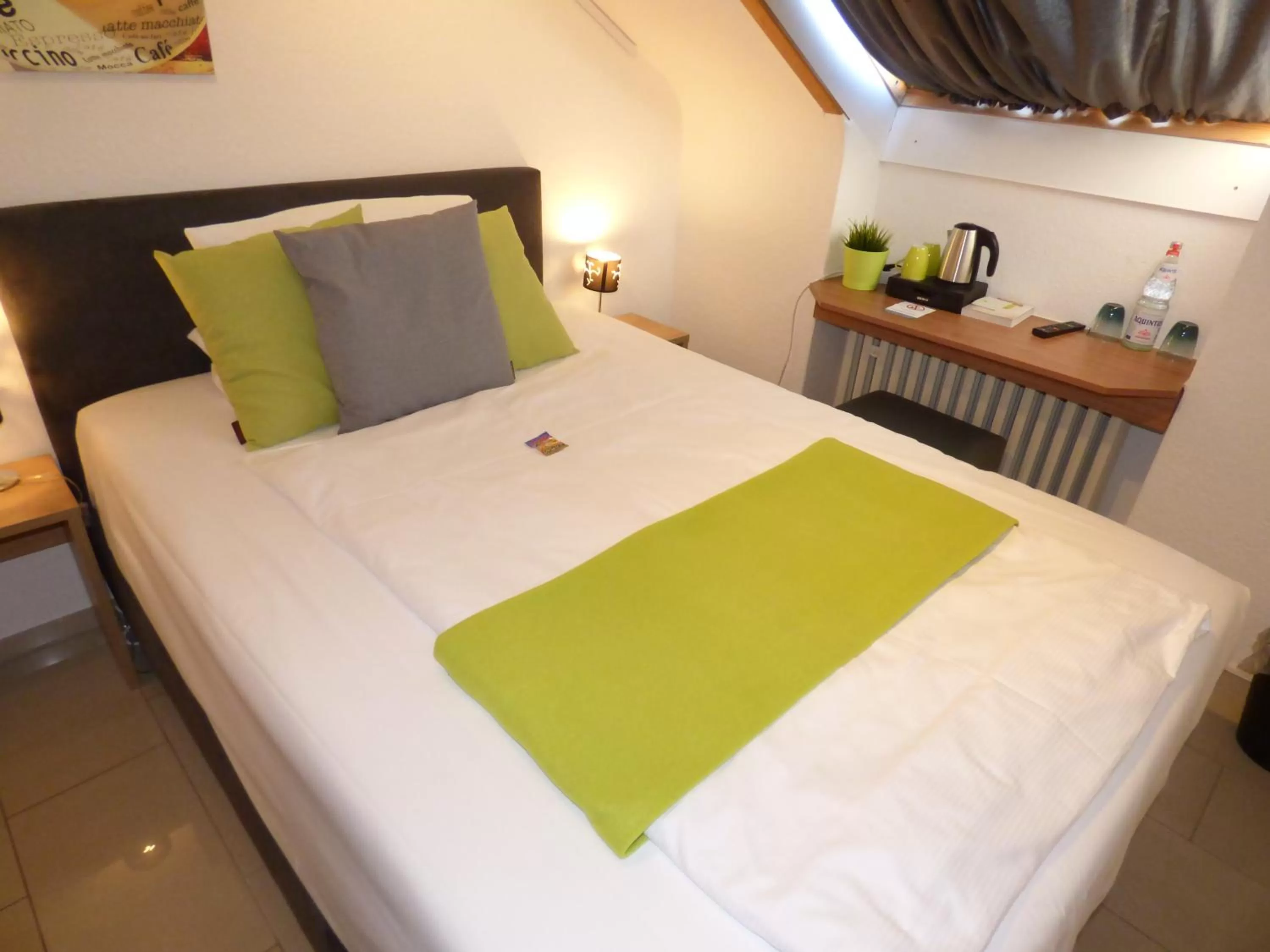 Bed in Hotel Art Inn Dinslaken