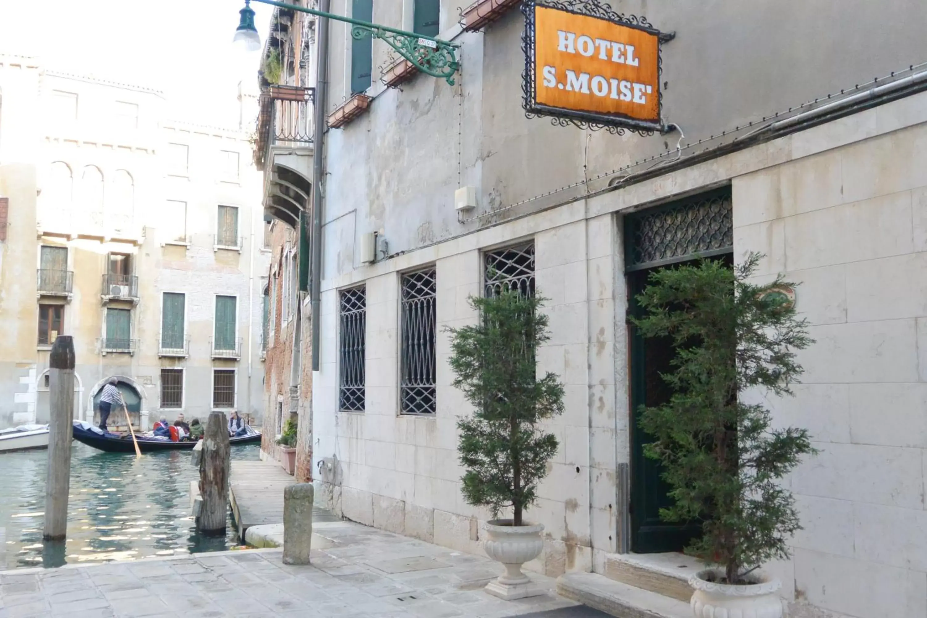 Facade/entrance in Hotel San Moisè