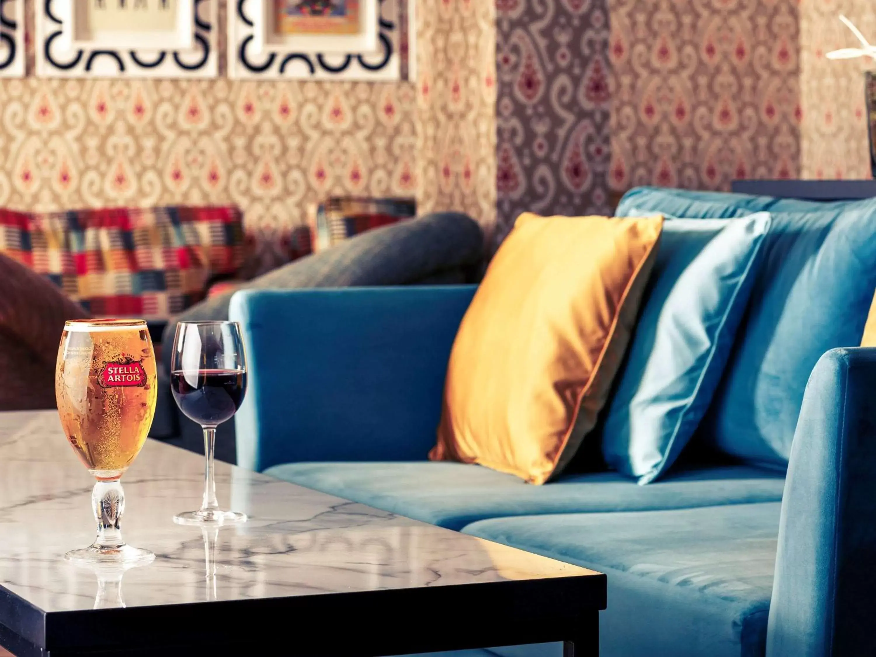 Lounge or bar in Mercure Maidstone Great Danes Hotel