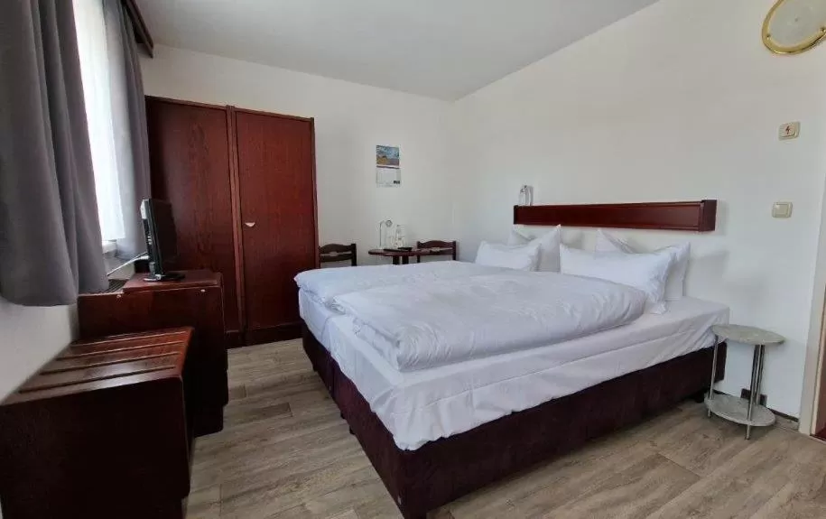 Property building, Bed in Hotel Asterra