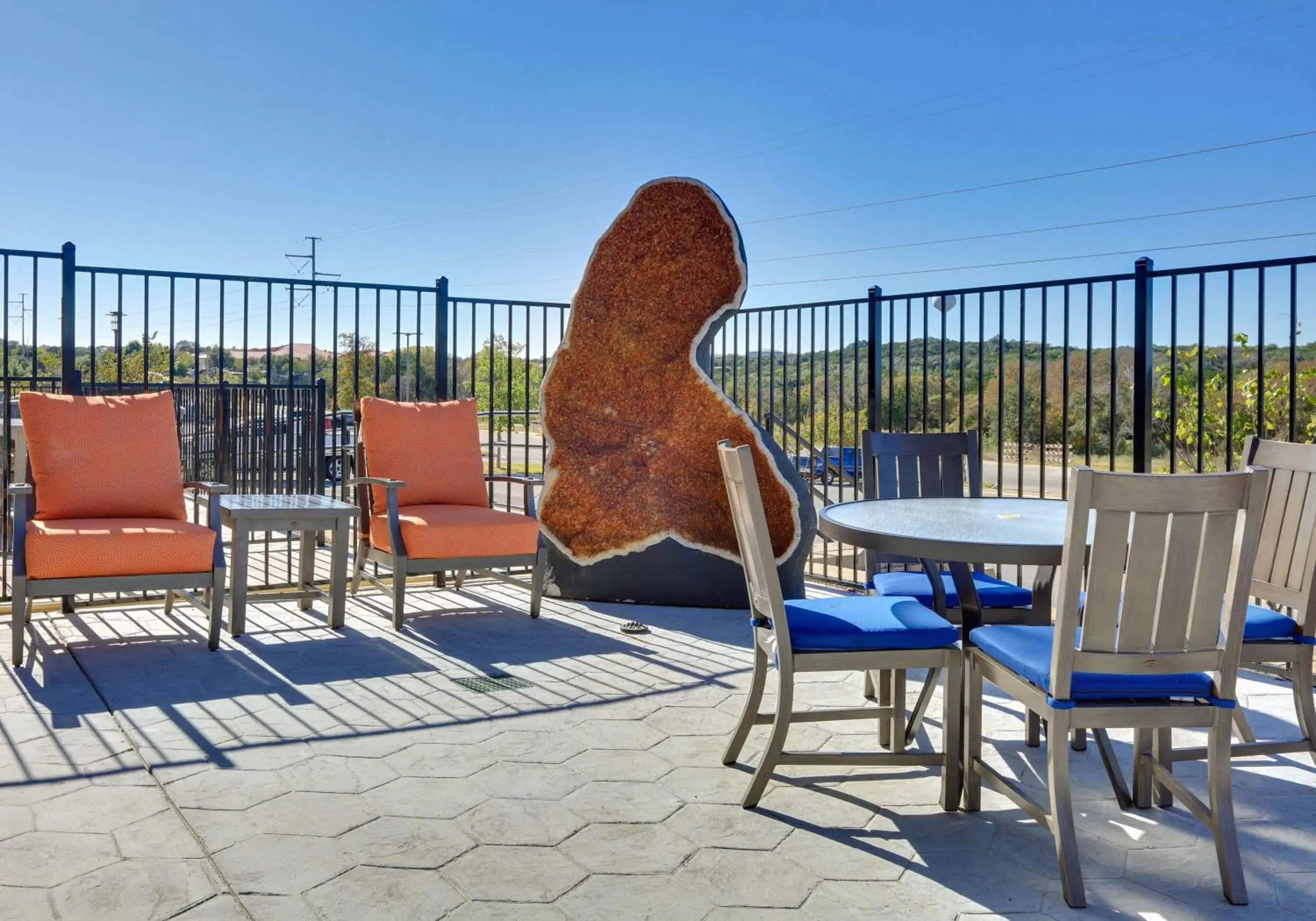 Pool view, Balcony/Terrace in La Quinta Inn & Suites by Wyndham Lakeway