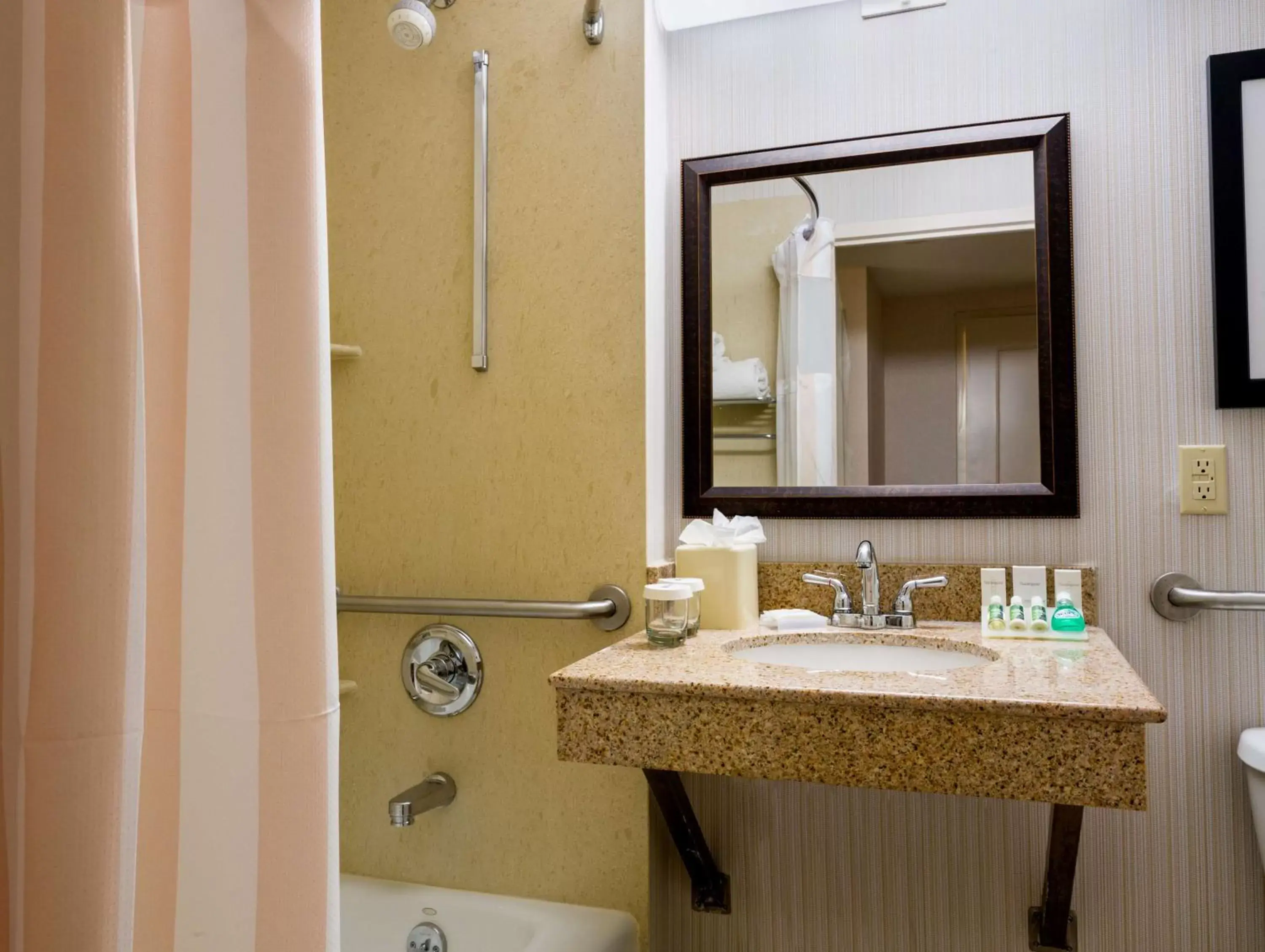 Shower, Bathroom in Hilton Garden Inn New York/Tribeca