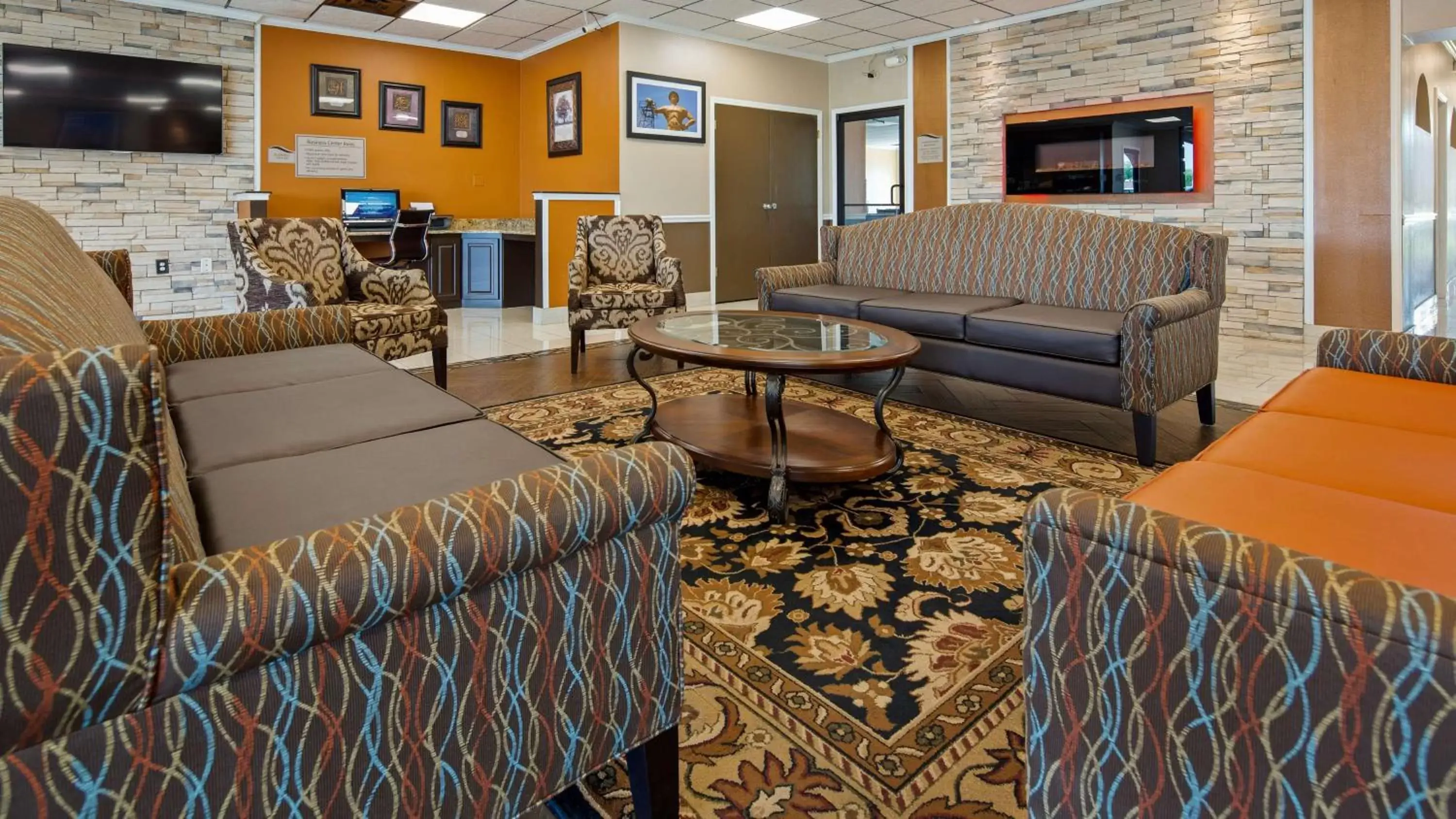 Lobby or reception in Best Western Tulsa Airport