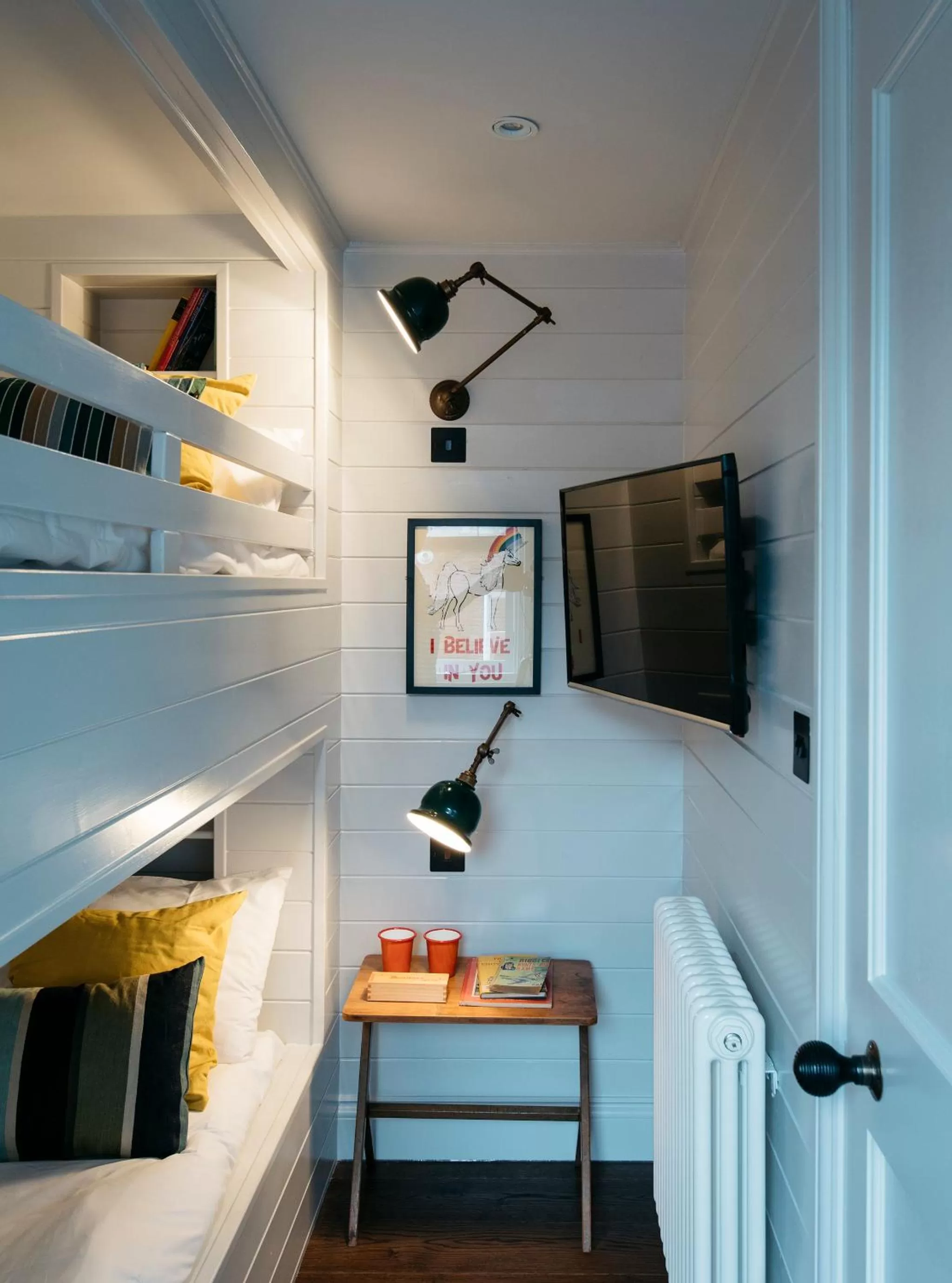 TV and multimedia, Bed in The Bower House, Restaurant & Rooms