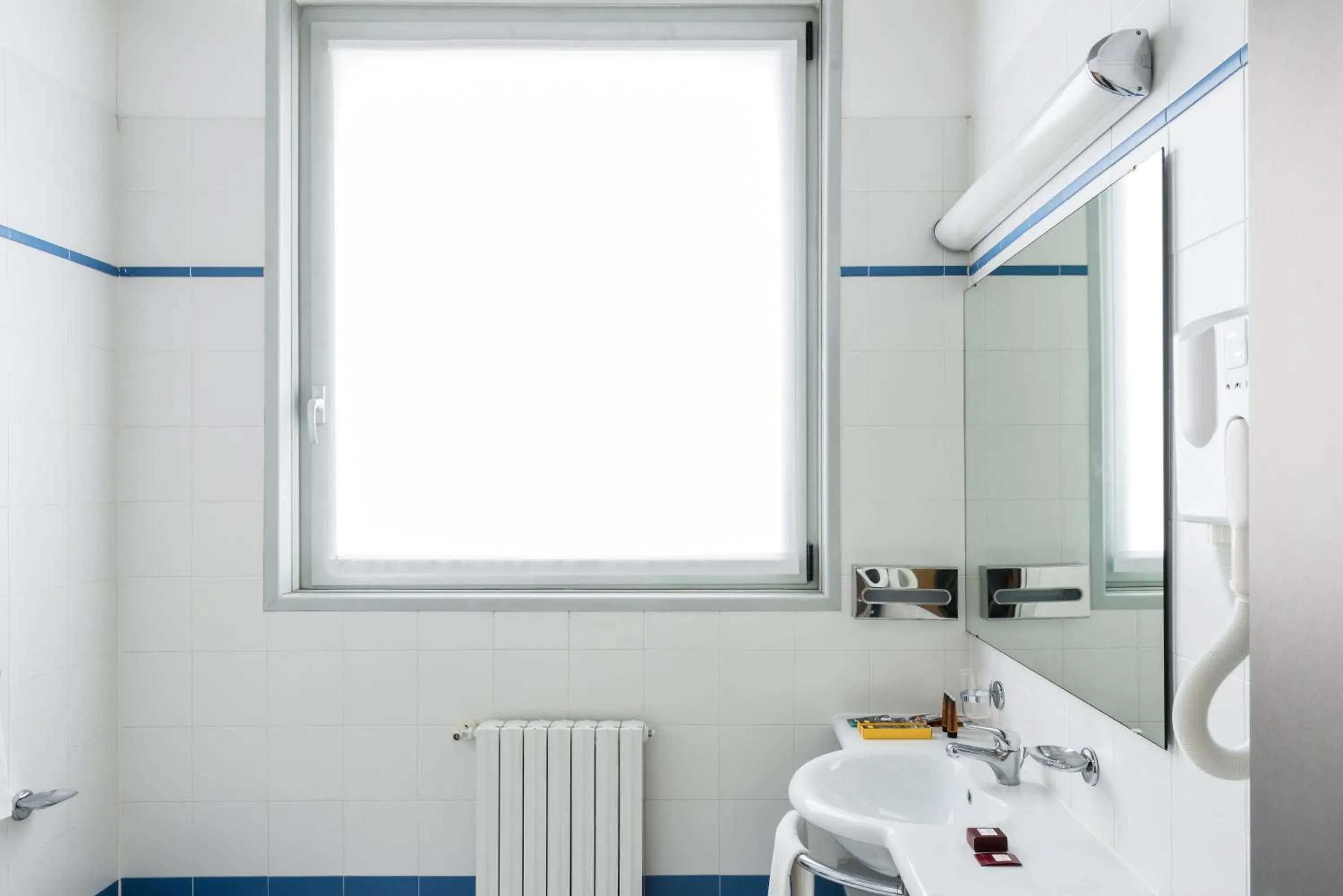 Bathroom in Hotel La Spezia - Gruppo Minihotel