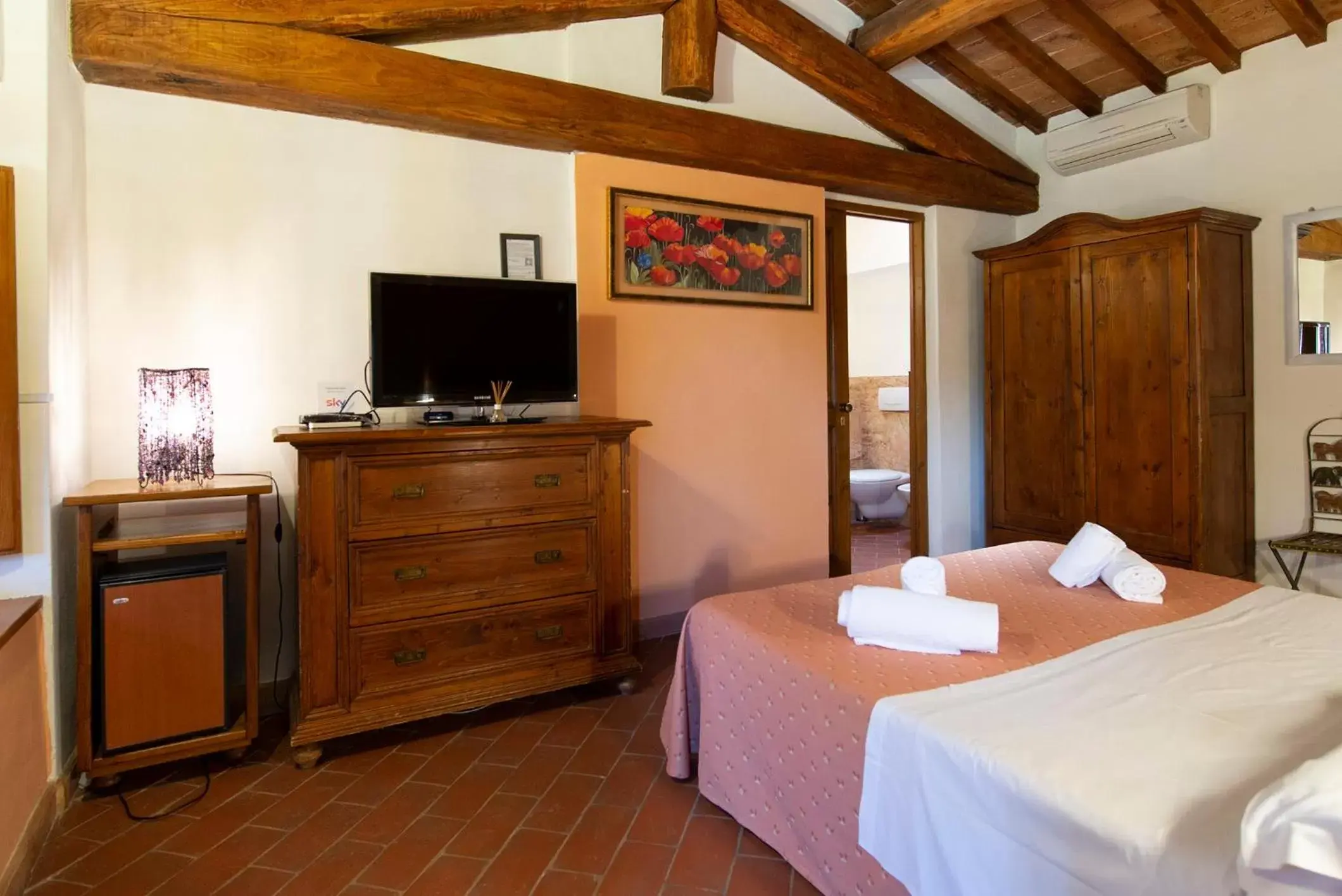 TV and multimedia, Bed in Locanda Vesuna