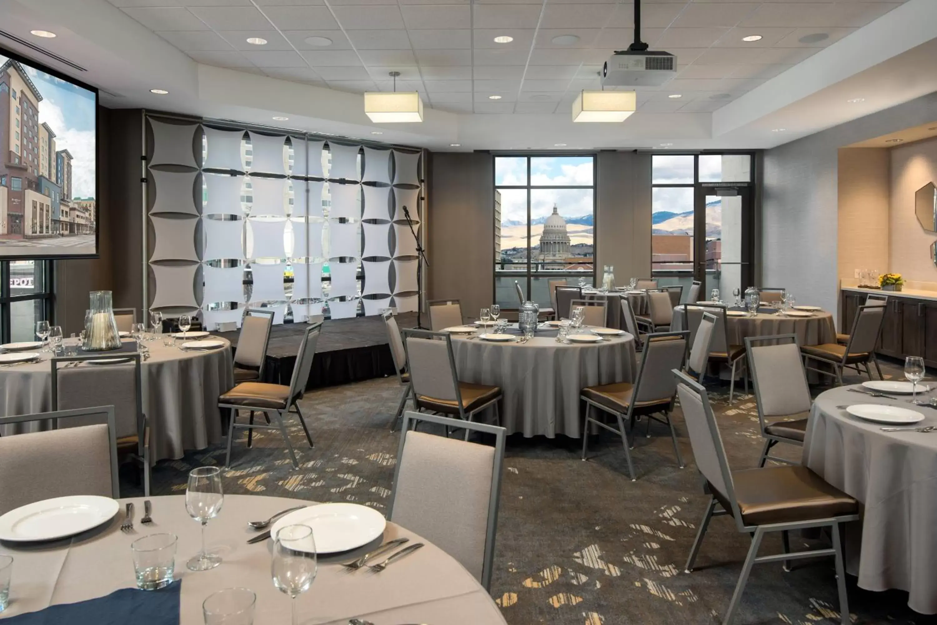 Meeting/conference room, Restaurant/Places to Eat in Residence Inn by Marriott Boise Downtown City Center