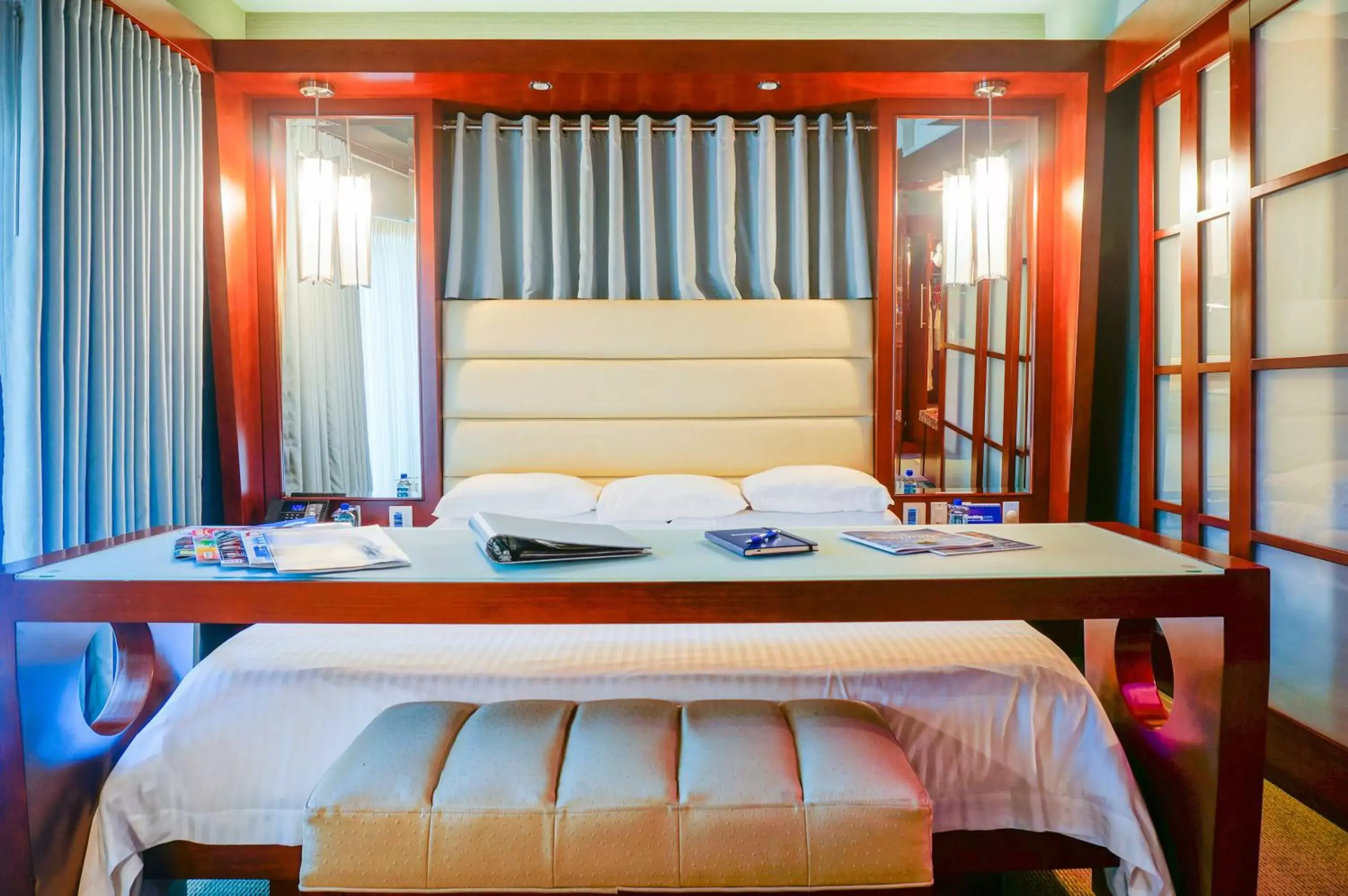 Bedroom, Bed in Shade Hotel Manhattan Beach