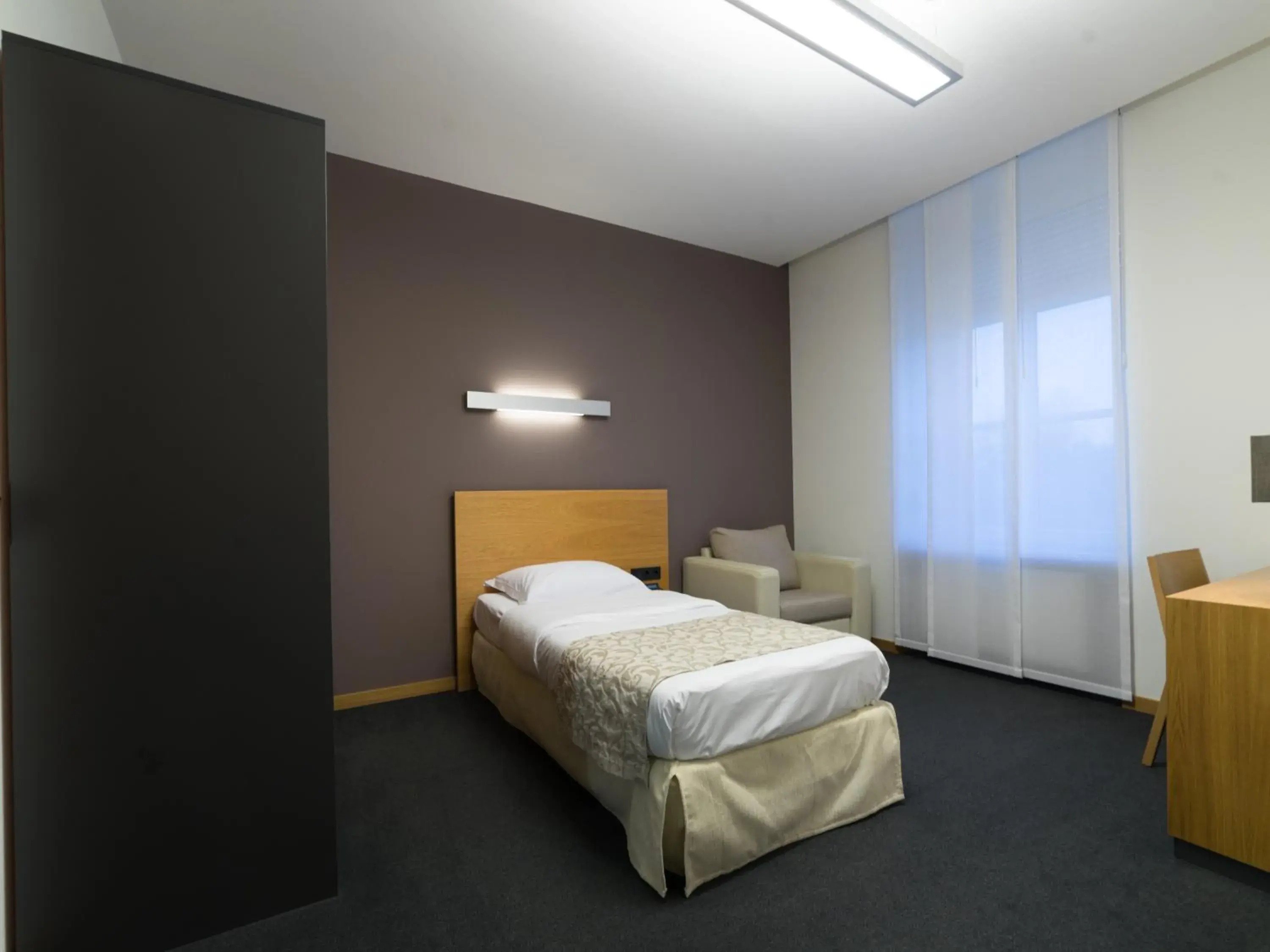 Bedroom, Bed in Hotel-Résidence Am Klouschter