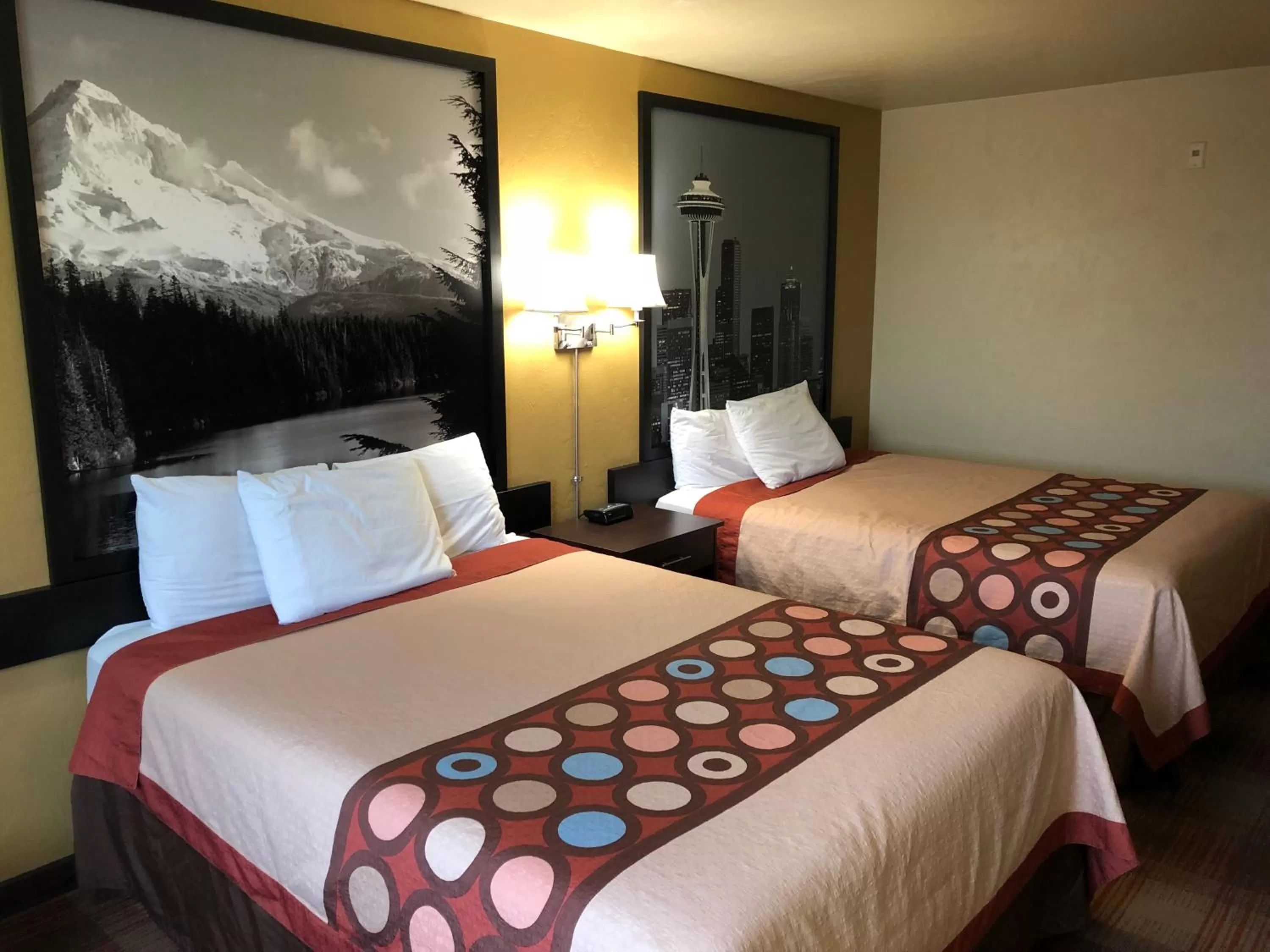 Bedroom, Bed in Super 8 by Wyndham Kennewick