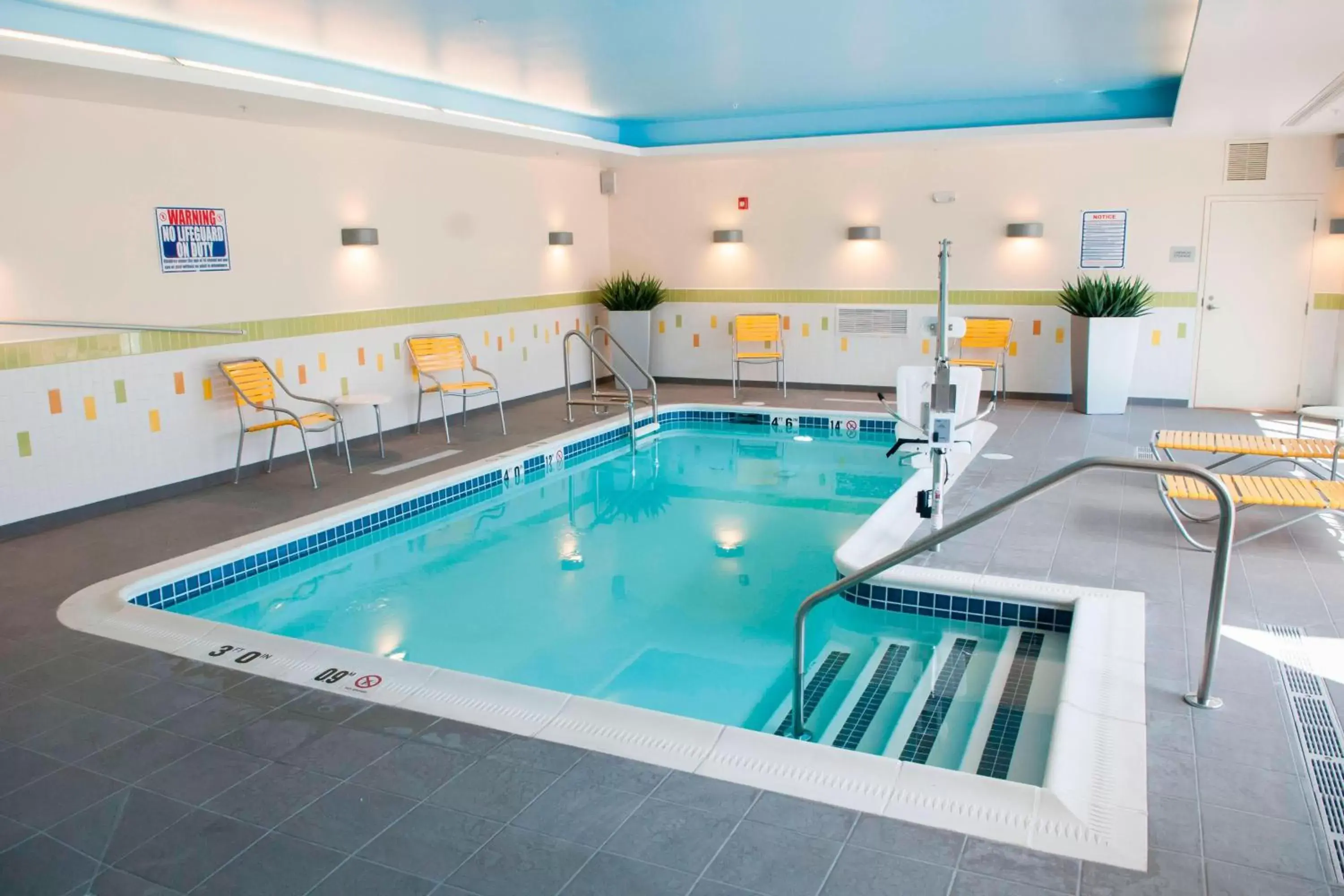 Swimming Pool in Fairfield Inn & Suites by Marriott Springfield Northampton/Amherst