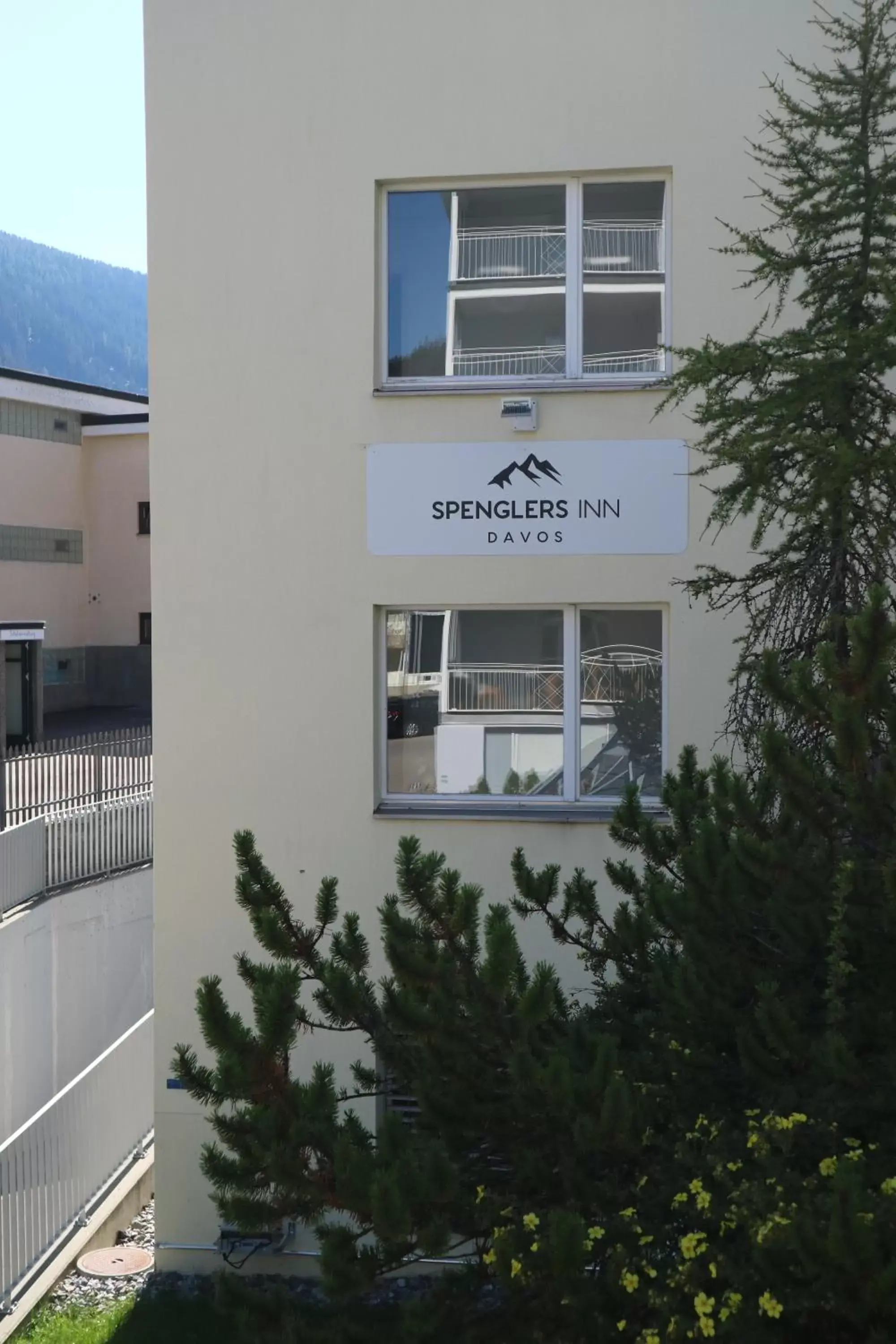 Facade/entrance in Spenglers Inn