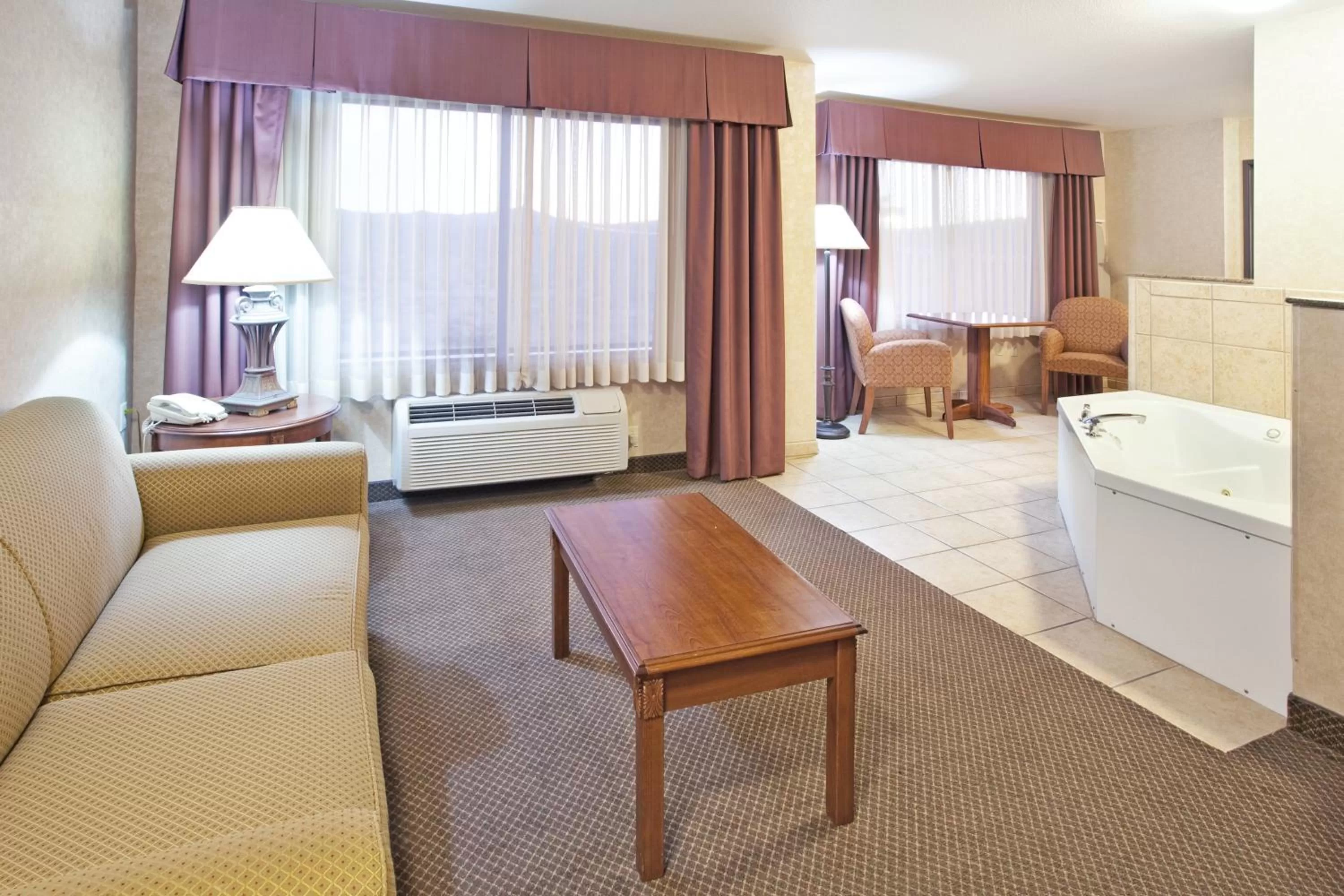 Bed in Holiday Inn Express Hotel & Suites Barstow by IHG