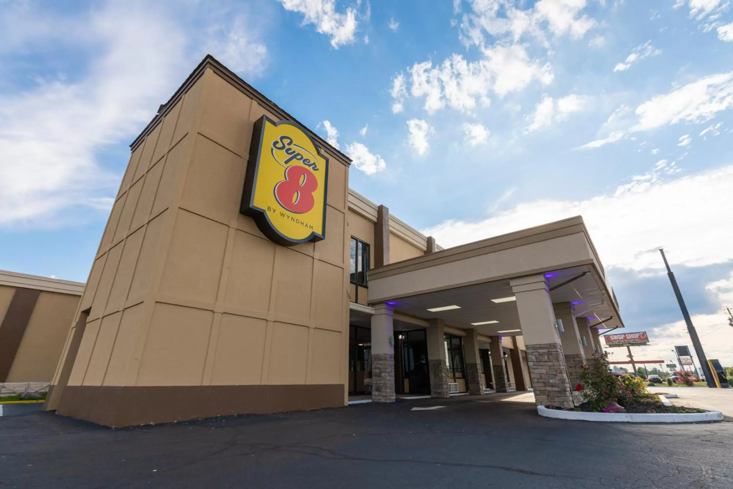 Property building in Super 8 by Wyndham Goldsboro Property building in Super 8 by Wyndham Goldsboro