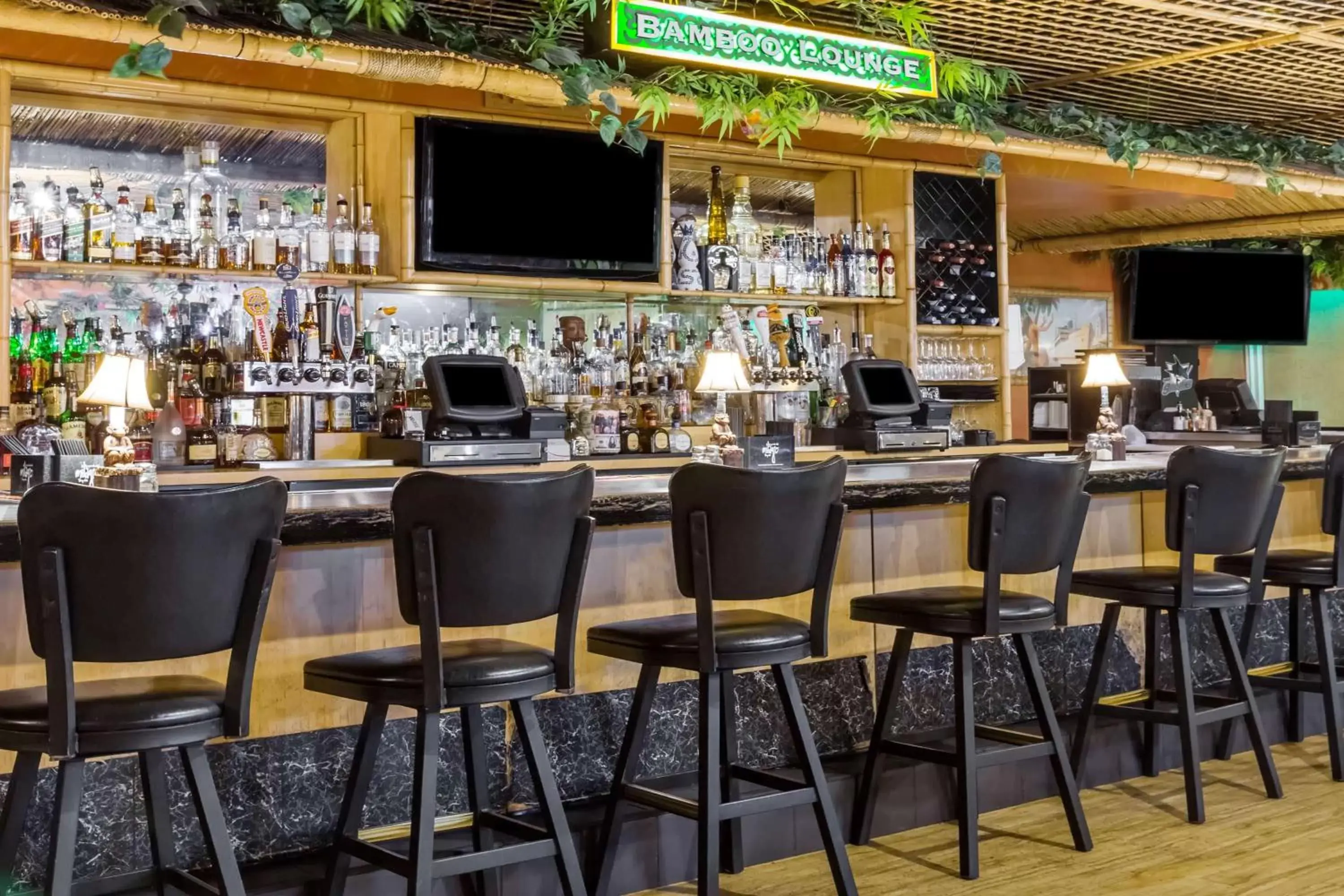 Restaurant/places to eat, Lounge/Bar in Wyndham Garden San Jose Airport