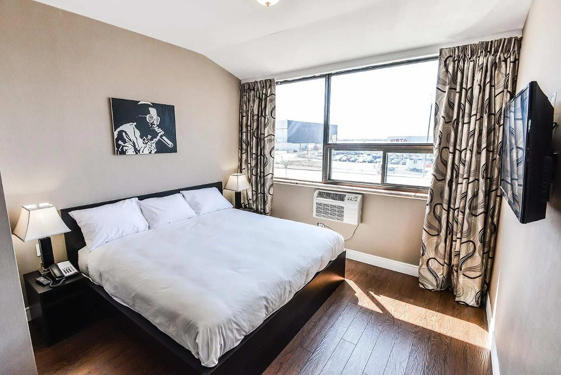 Bed in NU Hotel Toronto Airport